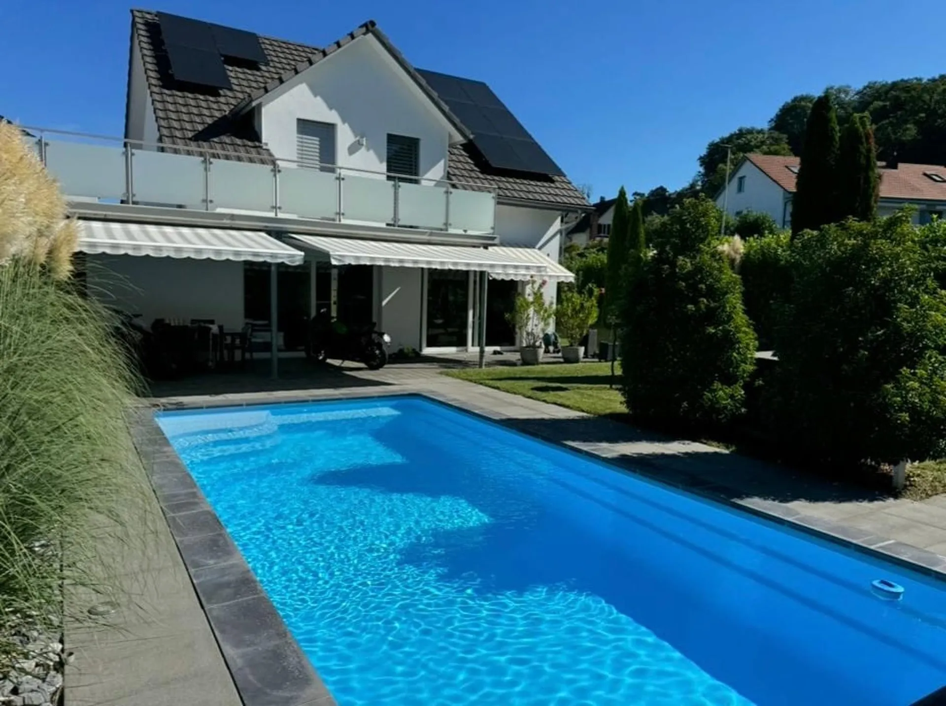 Luxuriöses EFH mit Pool & modernster Energietechnik
