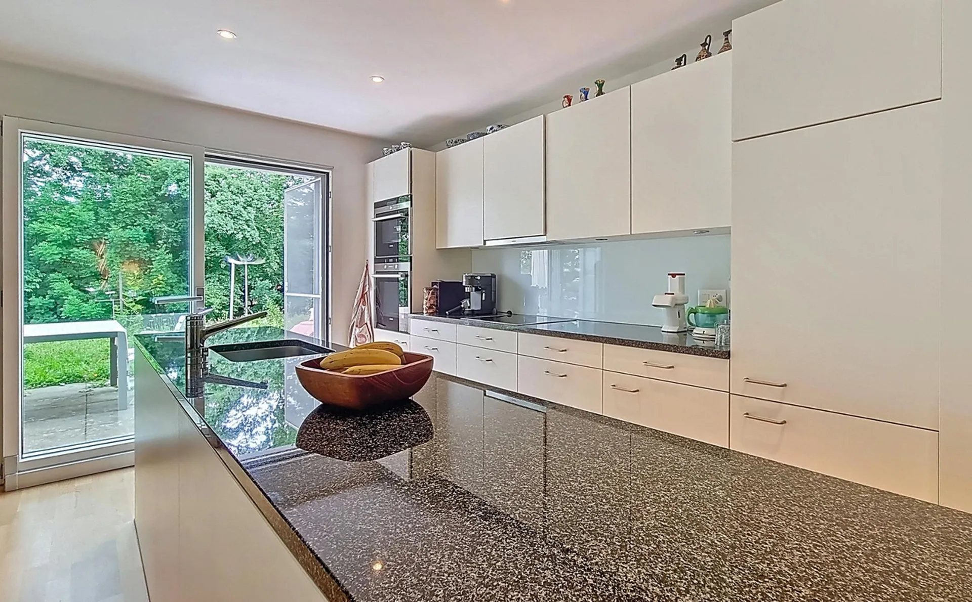 Très bel appartement 3.5 p. 109 m2, au calme, terrasse et extérieurs !