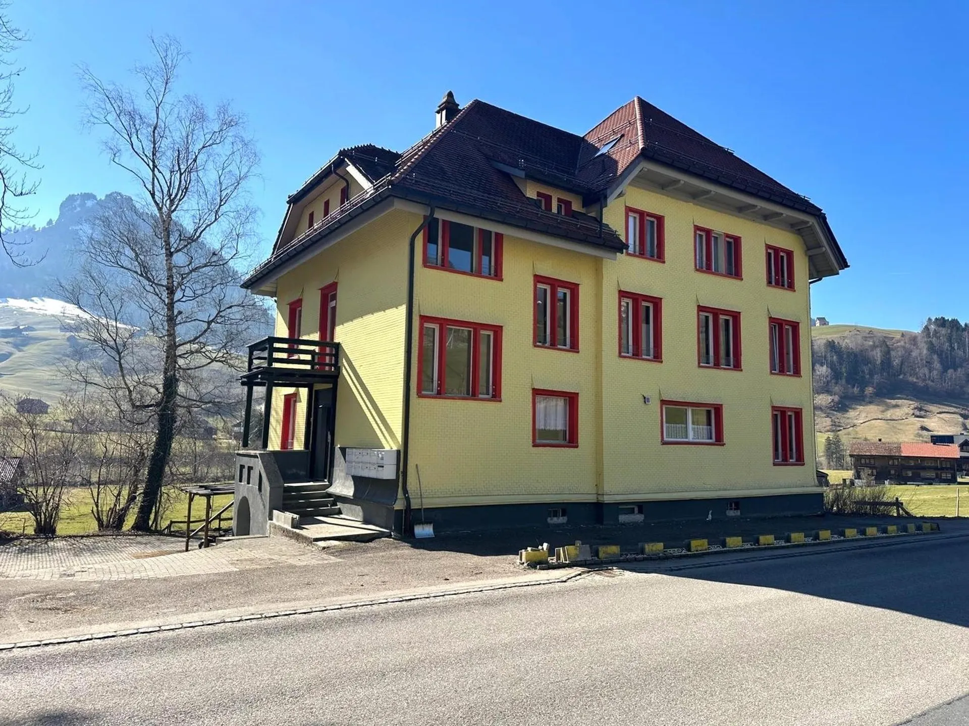 Appartamento di 2 camere accogliente in una zona tranquilla