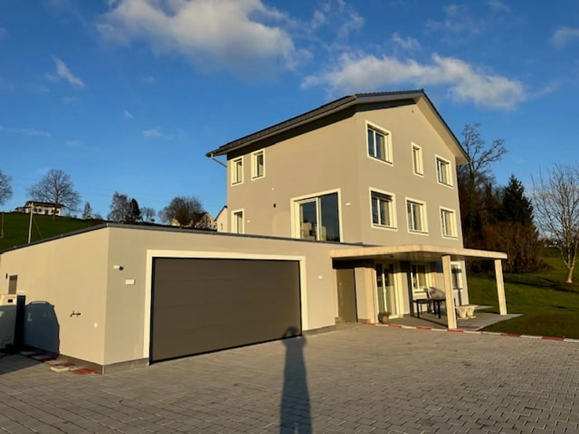 ERSTVERMIETUNG / 4 1/2- bis 5-Zimmer-Hausteil im Grünen mit Panoramablick