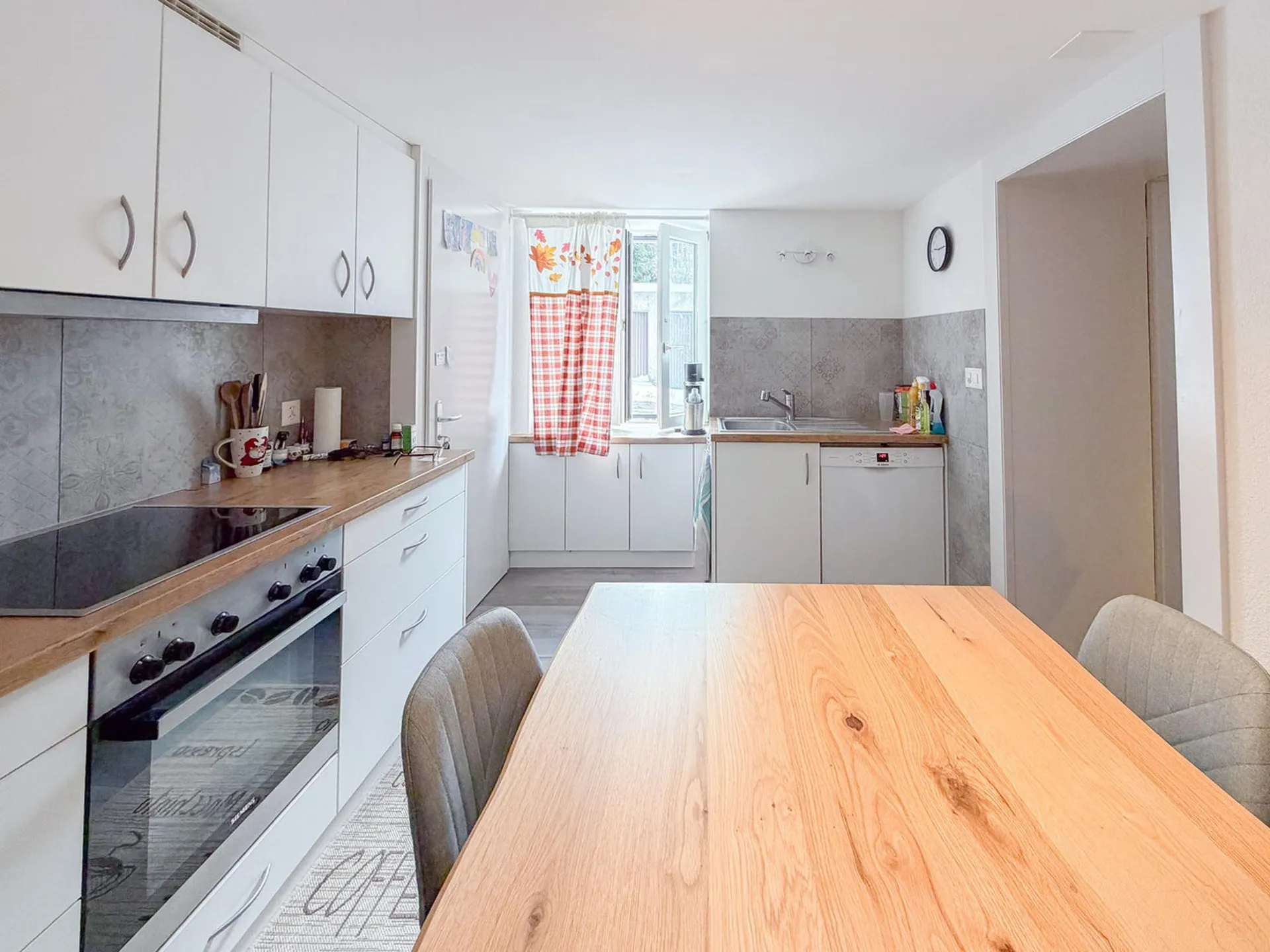 Immeuble de 5 logements et 4 garages au centre de Ste-Croix