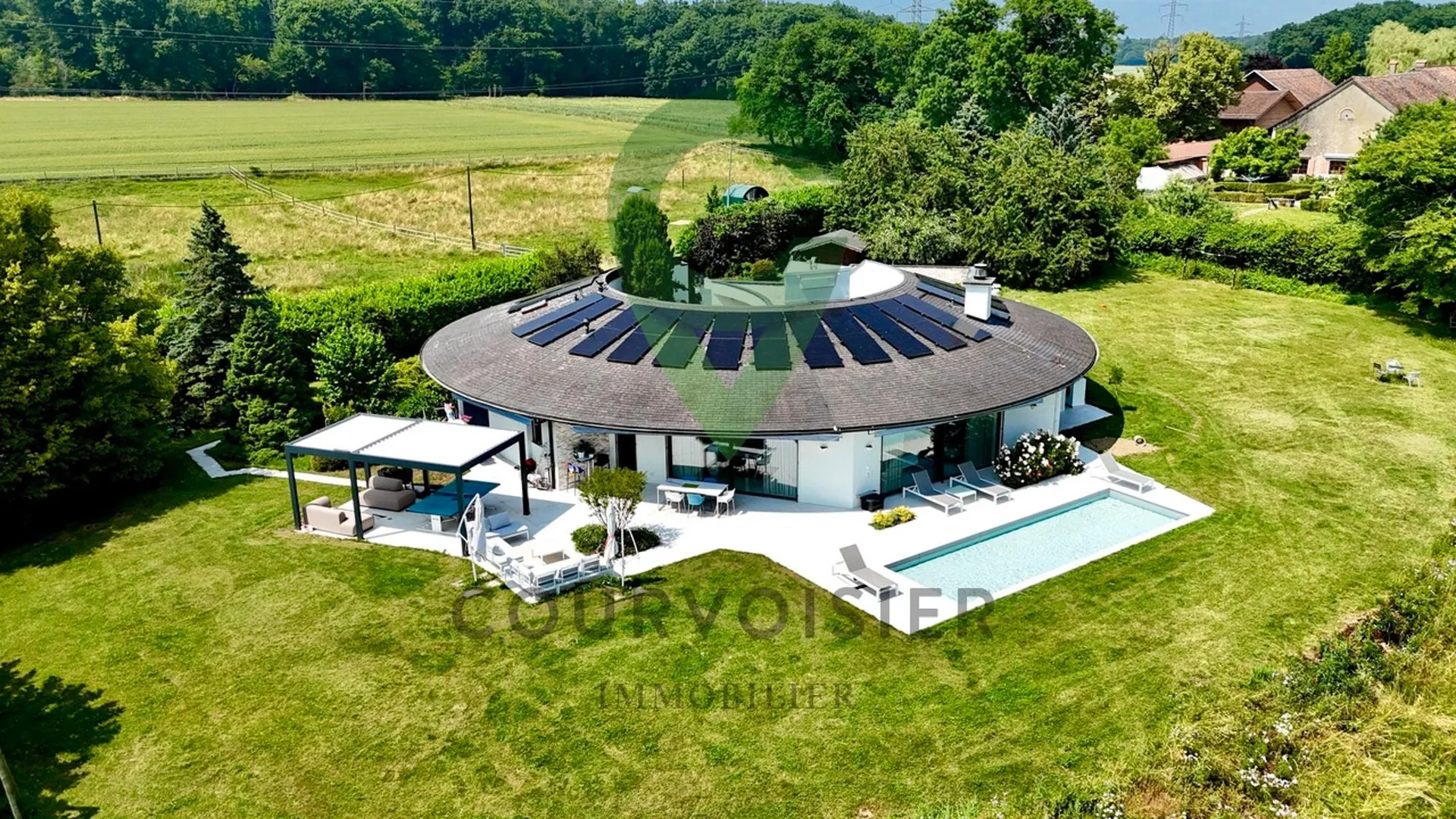 Propriété d'exception avec vue panoramique exceptionnelle et 2 piscines