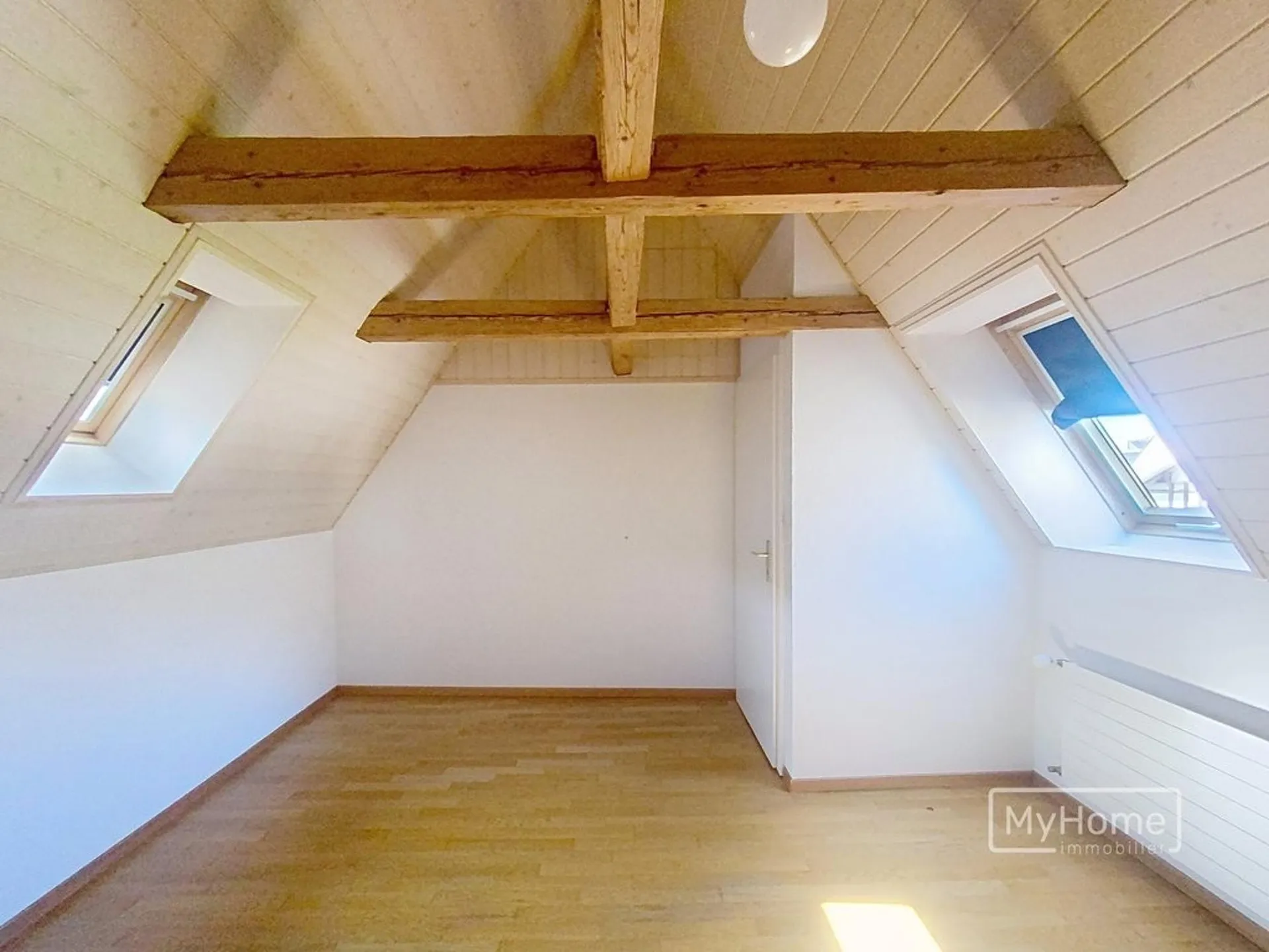 Duplex authentique de 6.5 pièces au centre Grancy