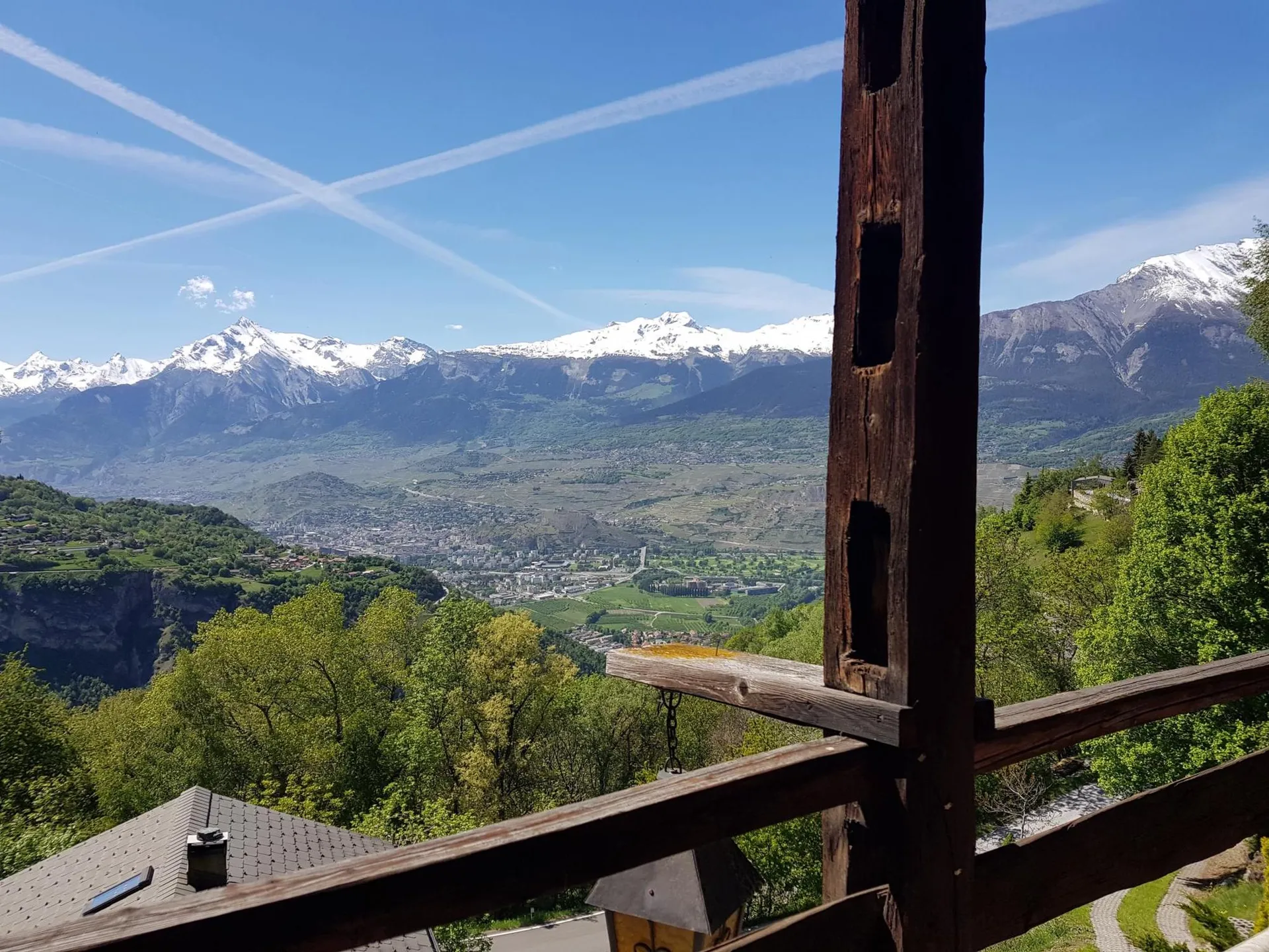 Chalet authentique de 5.5 pces avec mazot, grange et cave à vin sur grand domaine ? Val d'Hérens