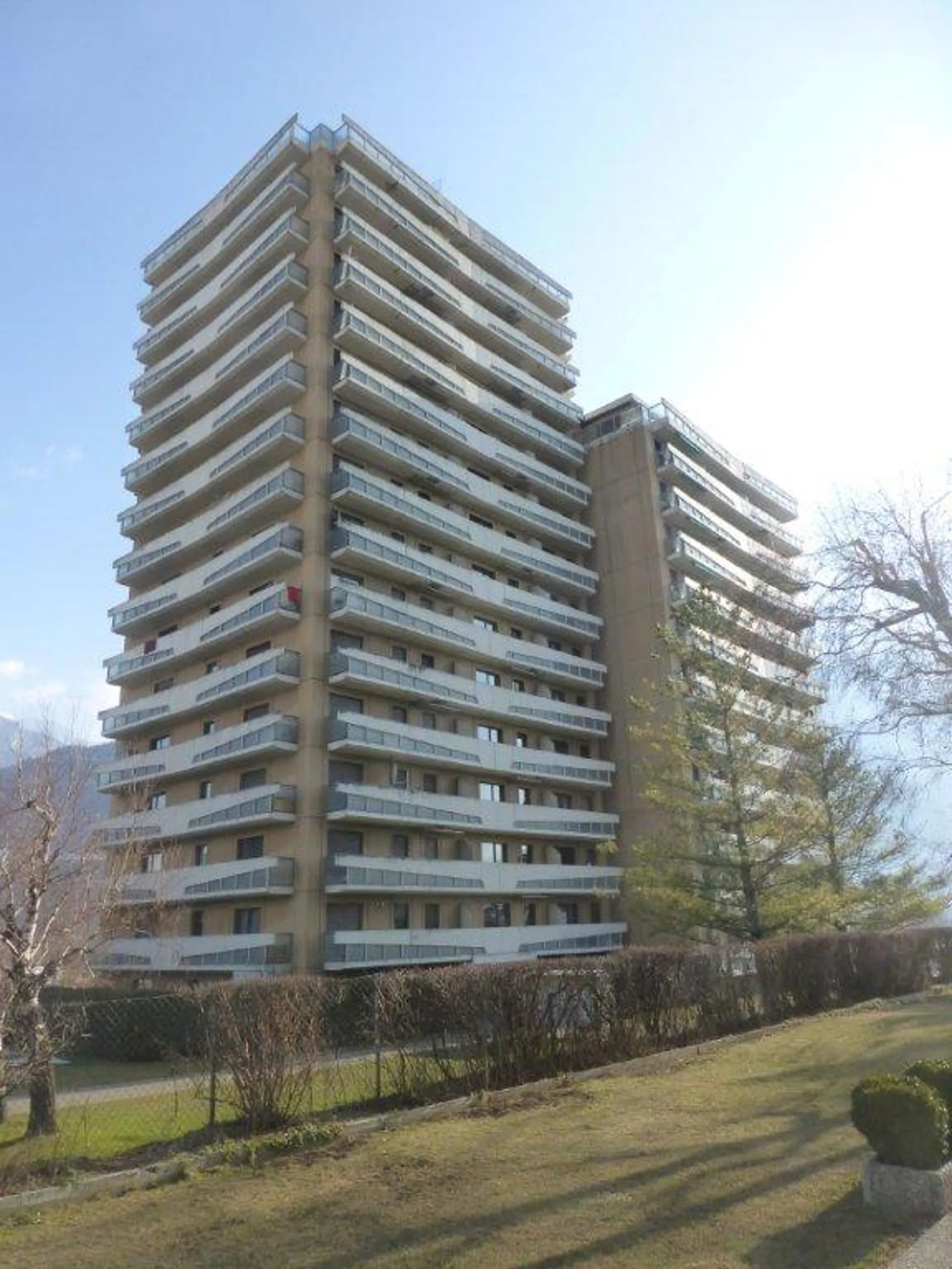 Appartement lumineux avec balcon et vue panoramique à Sierre