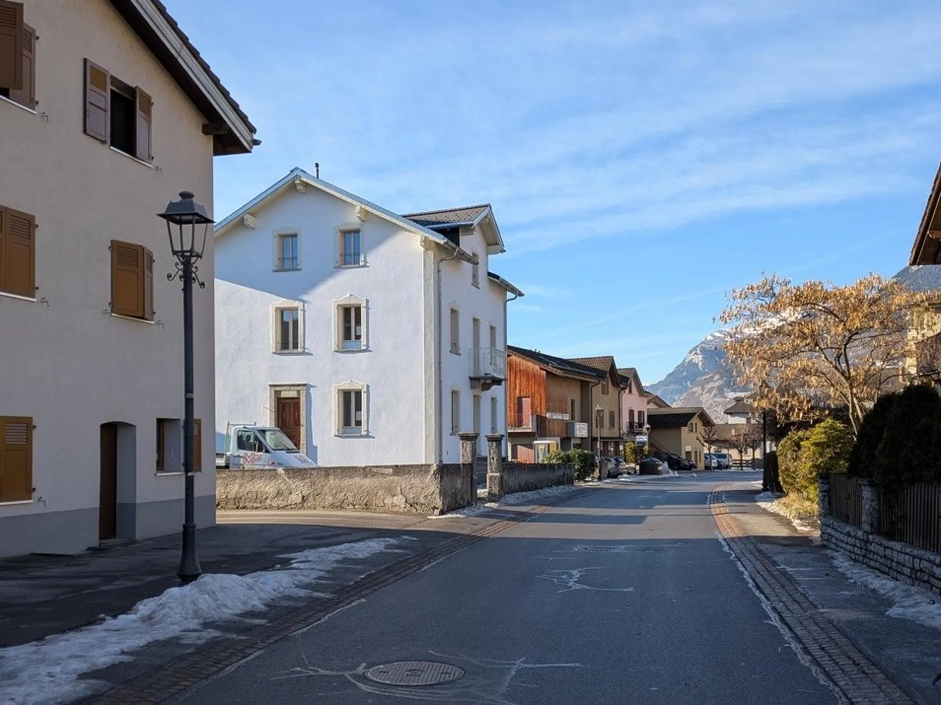 Plan-Conthey, appartement rénové de 2.5 pièces avec place de parc proche de toutes les commodités