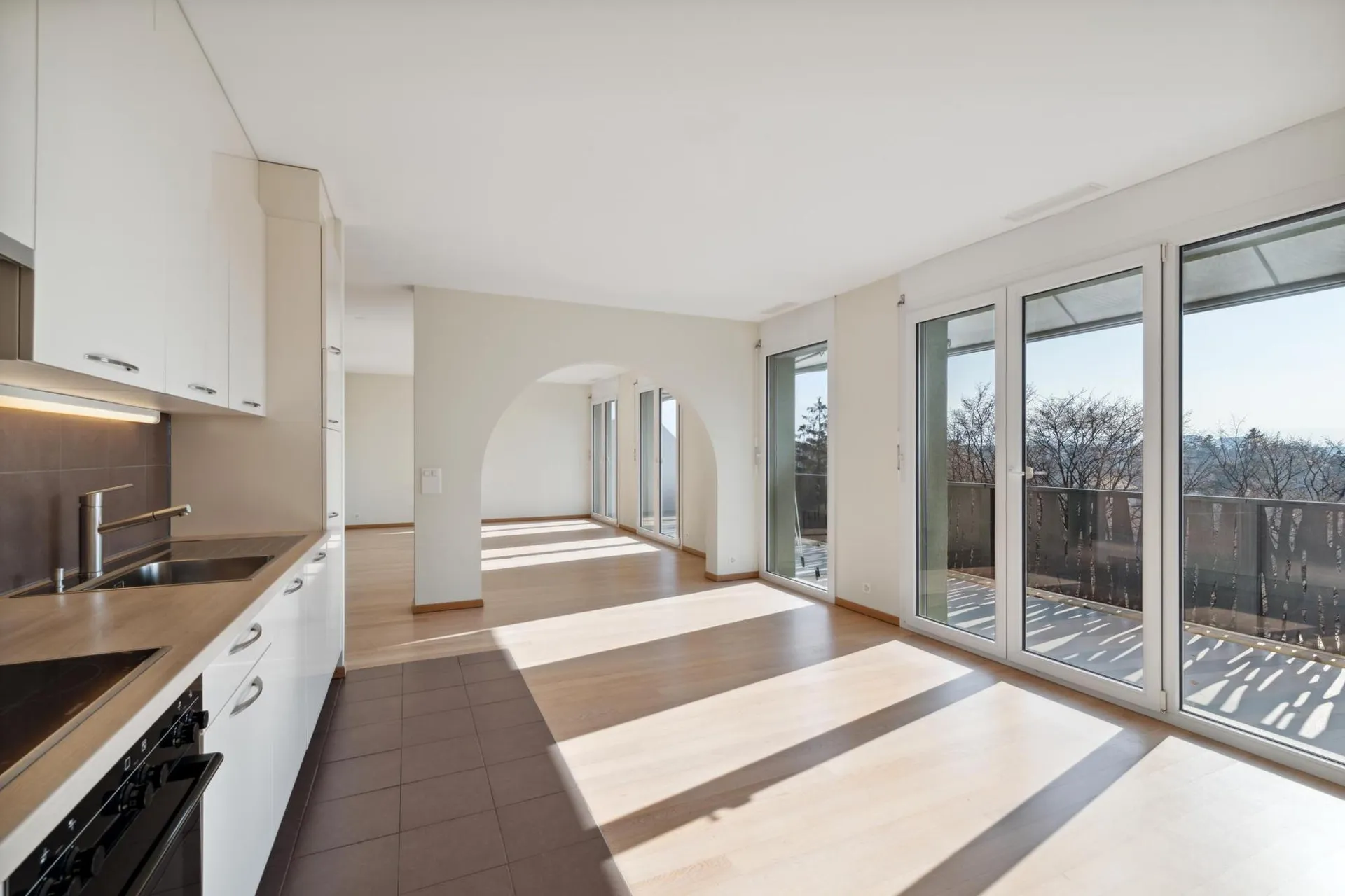 Exclusivité : Spacieux attique de 4 pièces avec grande terrasse et balcon