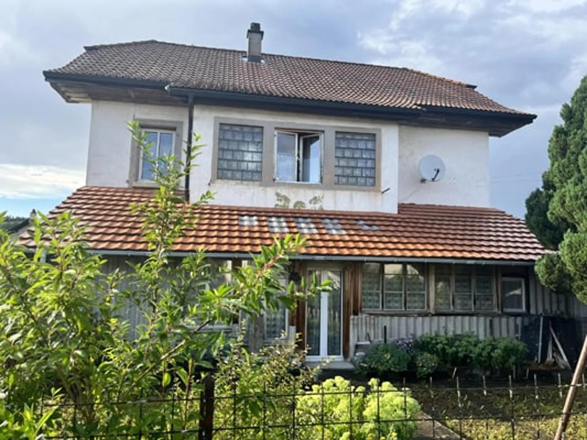 BAISSE DU PRIX DE VENTE - Maison familiale avec un très bon volume comprenant 2 appartements