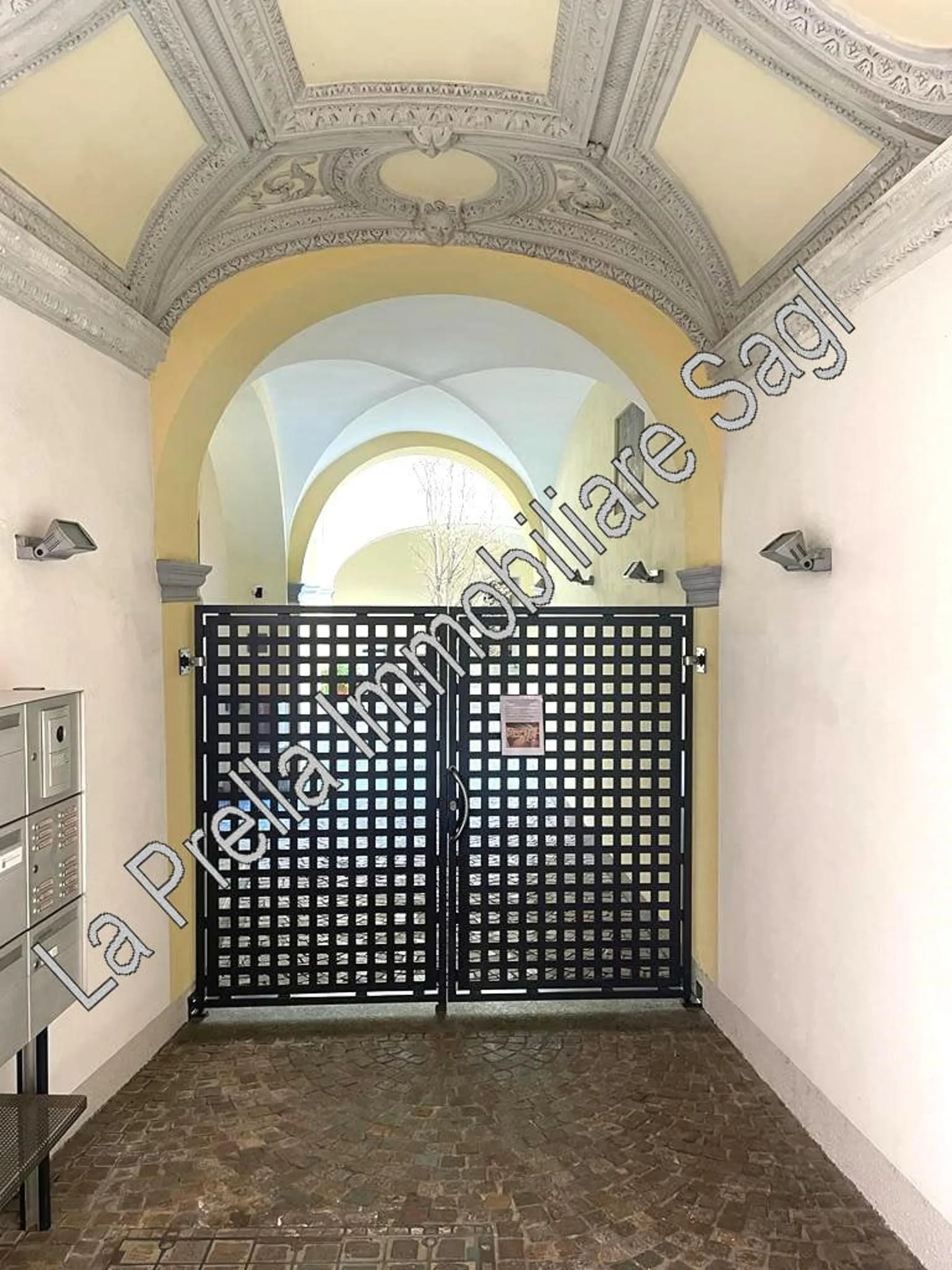 Mendrisio, attico 4.5 locali di charme nel centro storico di Mendrisio
