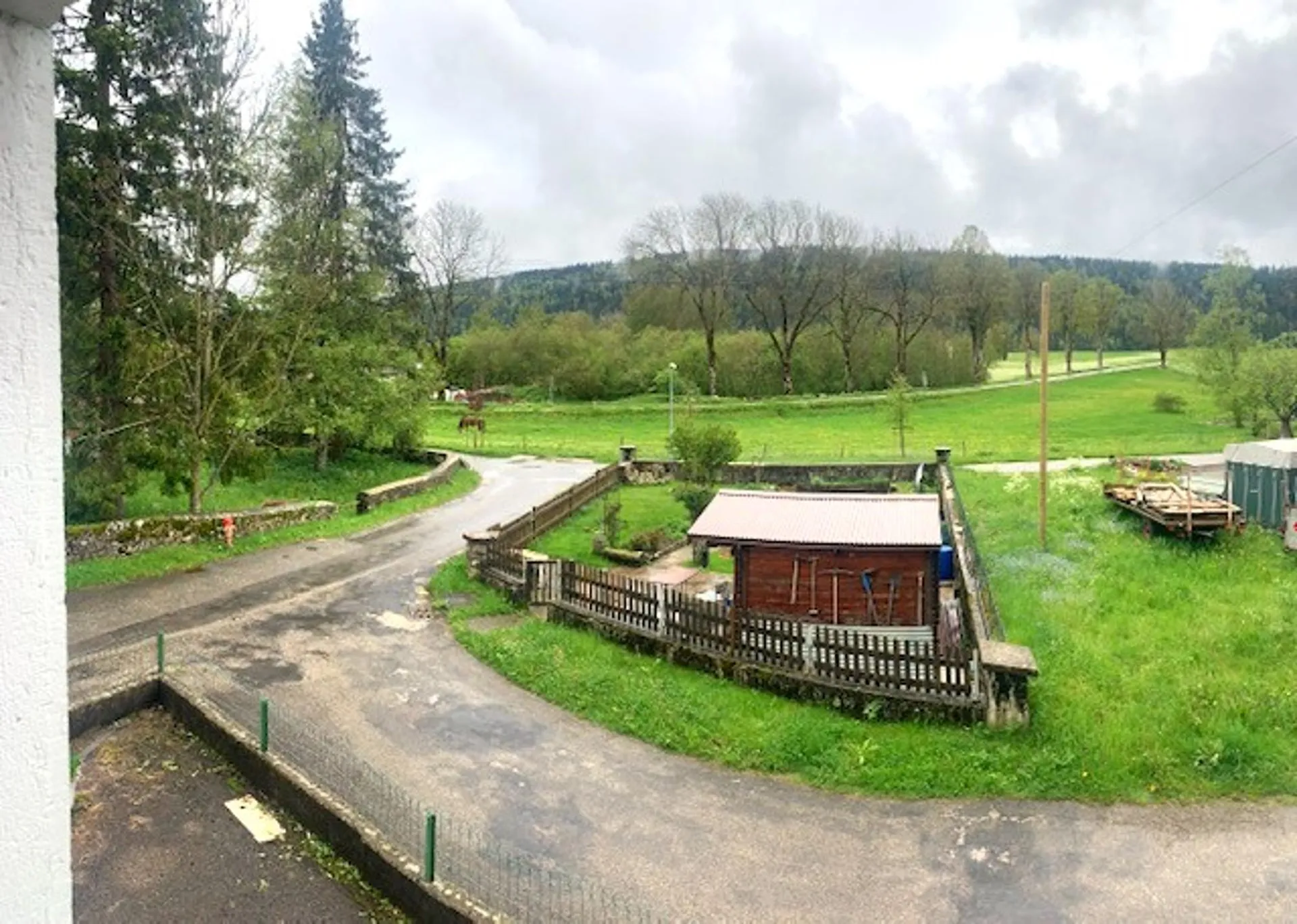 2127 Les Bayards/NE Vente d'une ferme Neuchâteloise mitoyenne avec grange et chalet