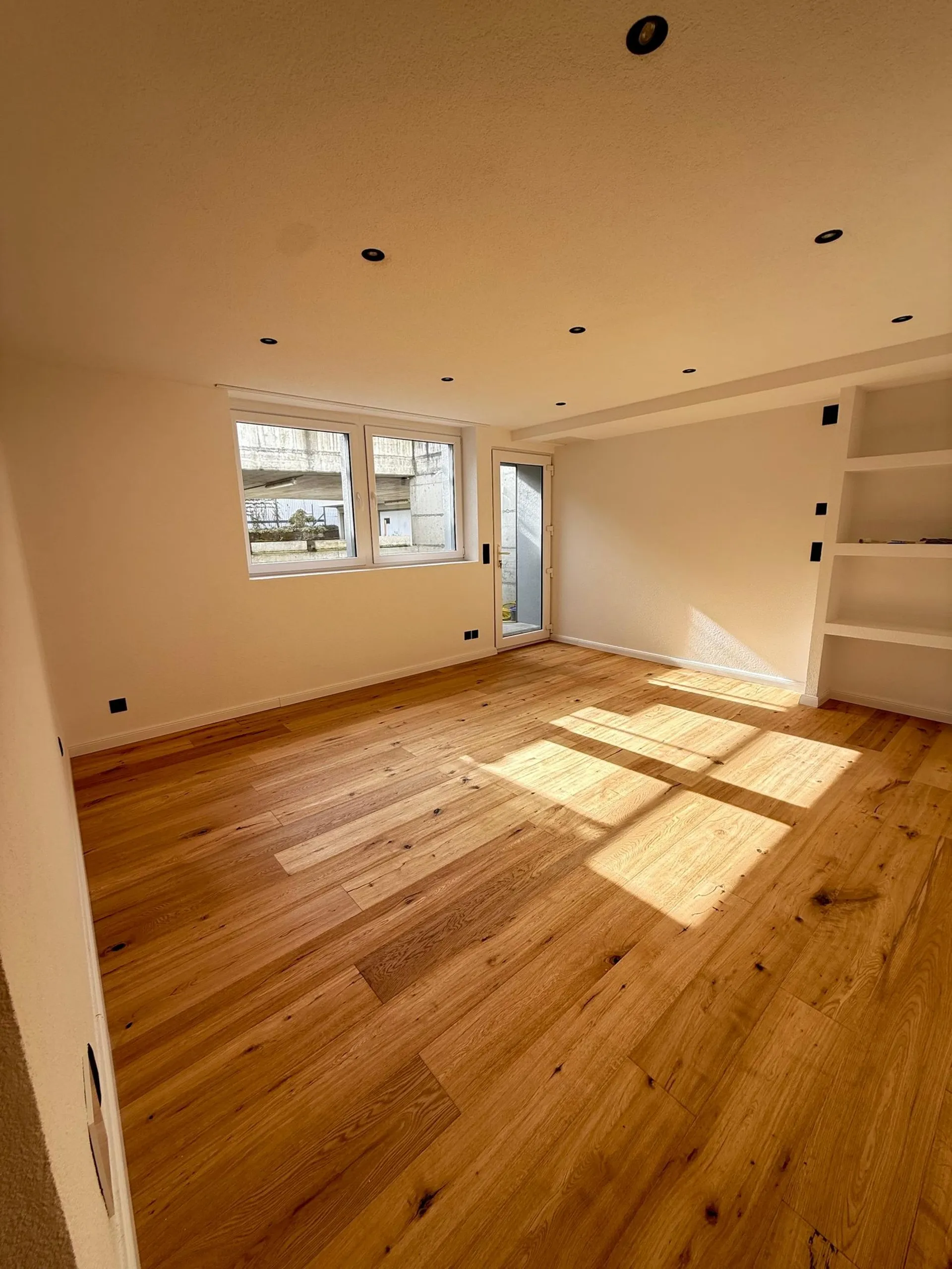 Exklusive Designerwohnung mit Garten (Vorderplatz), Terrasse & Smart-Home – Wohnen wie im Neubau