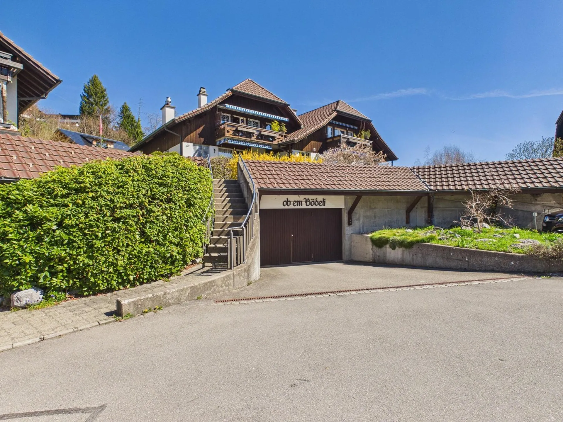 Charmante 4.5-Zimmer-Galeriewohnung mit Bergblick in Goldiwil