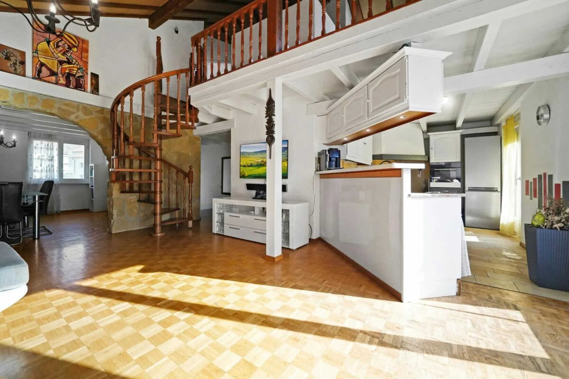 Duplex sotto il tetto con ascensore privato - spazioso, luminoso e pieno di potenziale