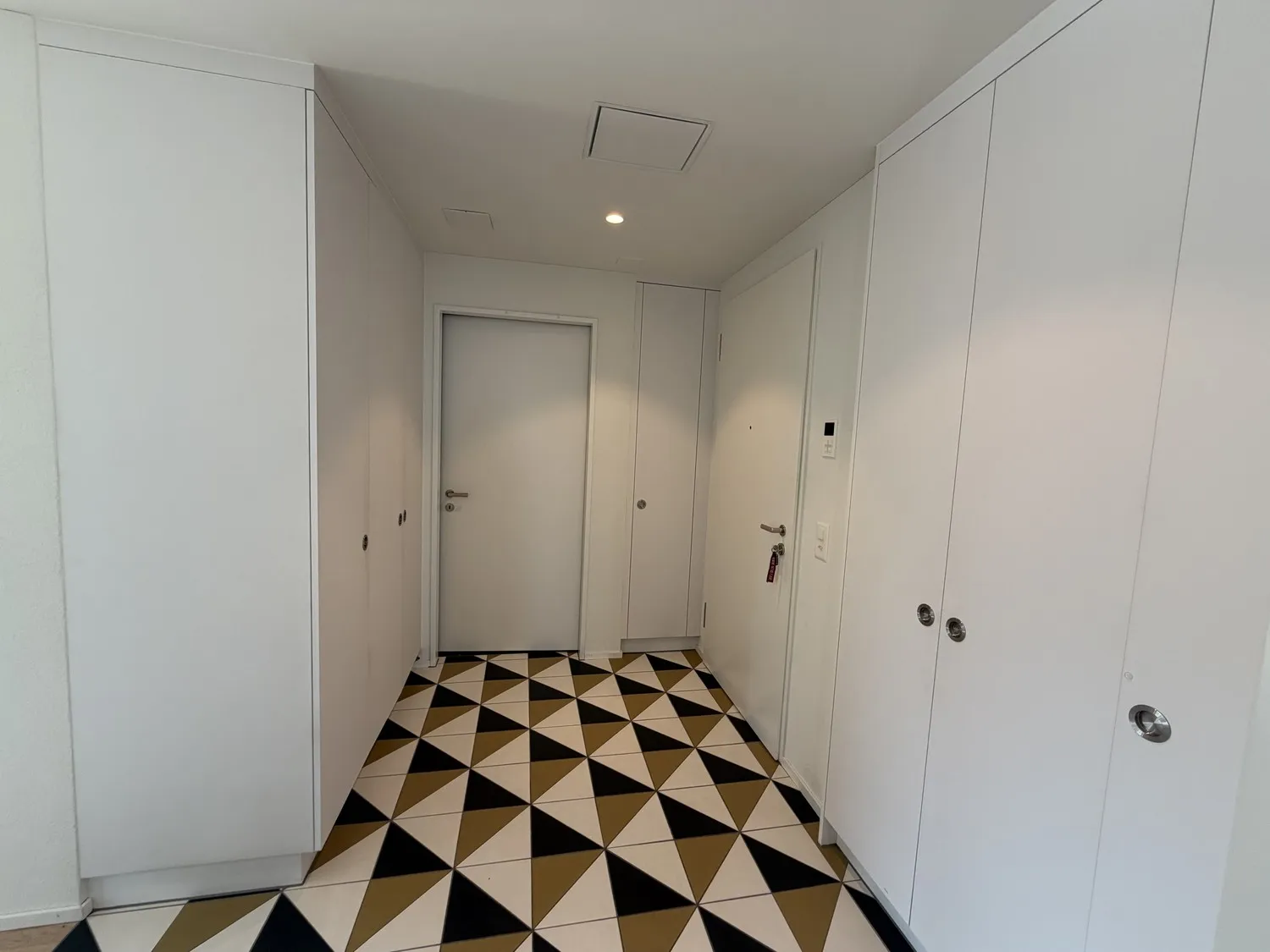 3.5-Zimmer-Attikawohnung in Zürich Albisrieden - Top Floor 3.5-Room Apartment in Zurich Albisrieden