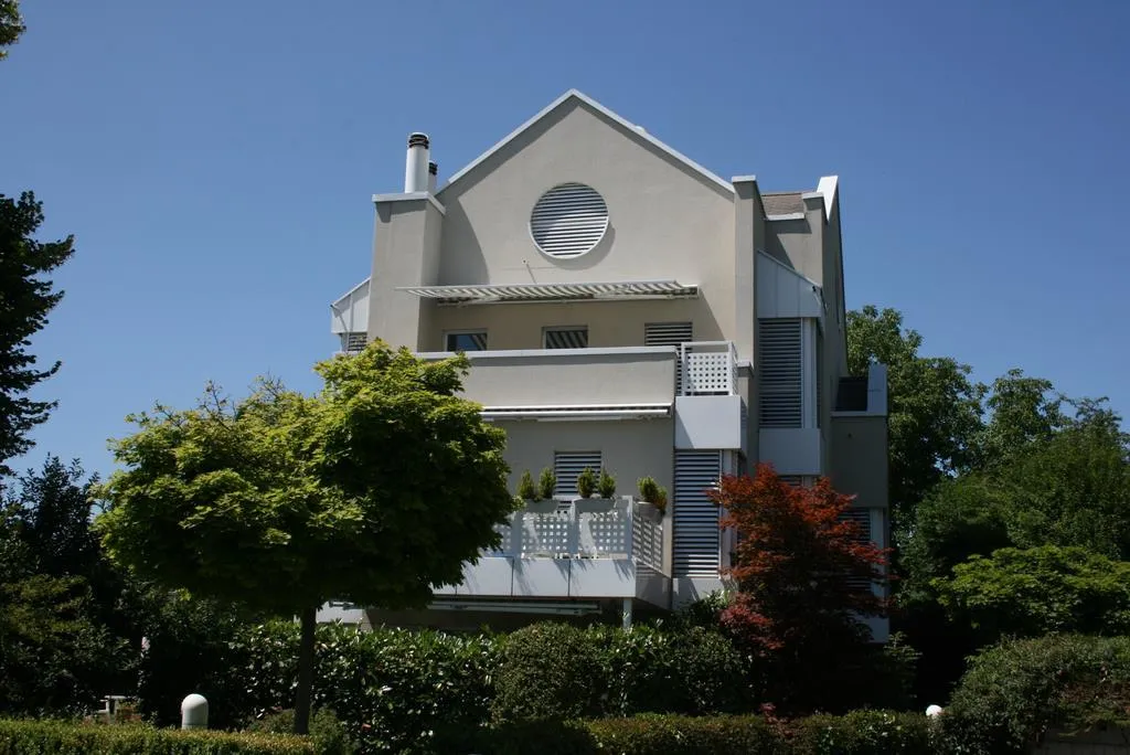 Exklusive 4-Zimmer-Maisonettewohnung mit Seesicht in Herrliberg