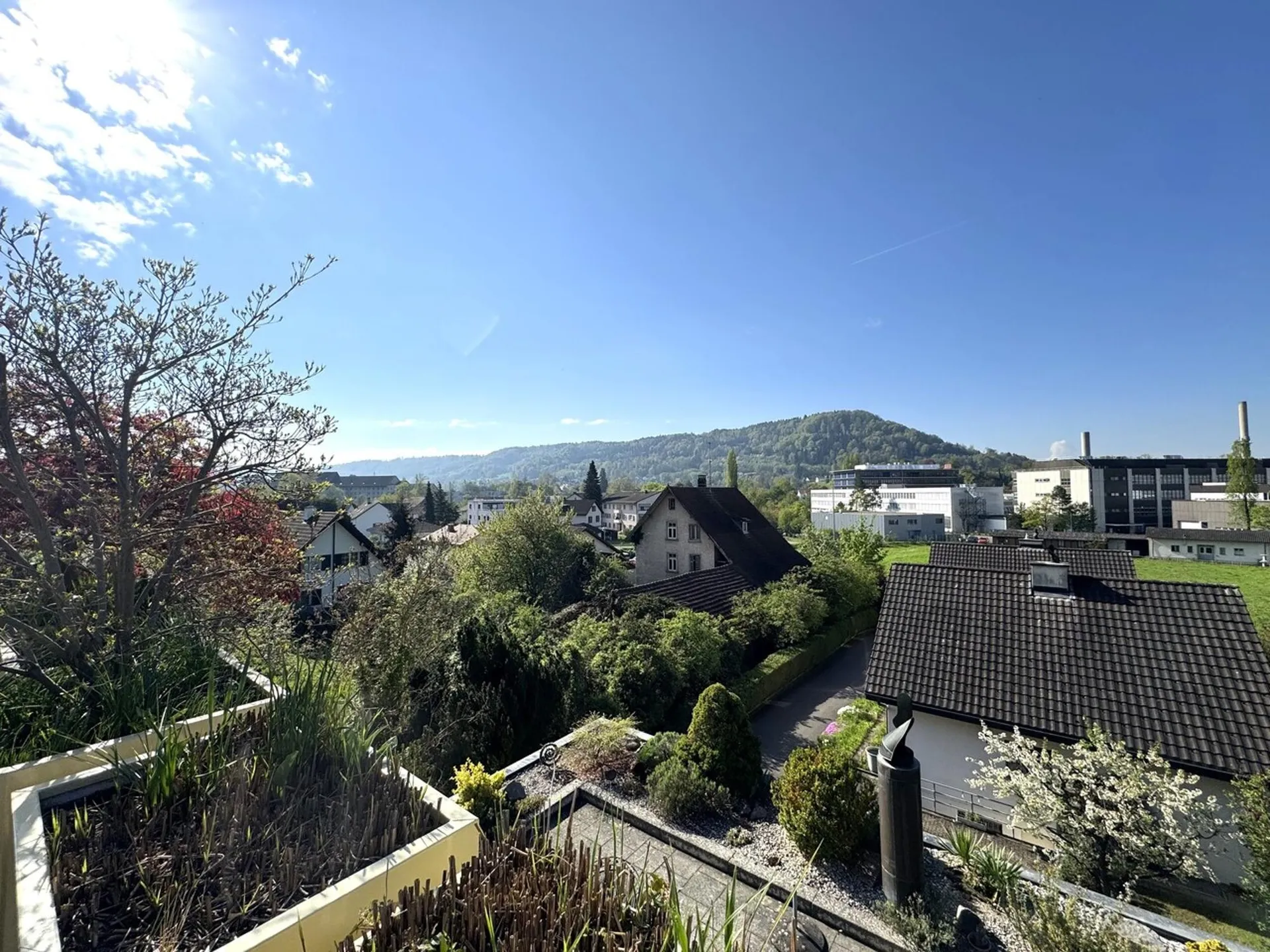 Zuoberst, sonnig mit herrlicher Aussicht und Privatsphäre