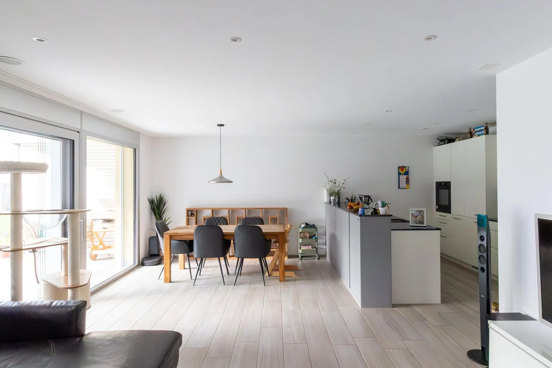 Vermietete 3.5 Zimmer-EG-Wohnung mit 1 Parkplatz im Paket zu verkaufen