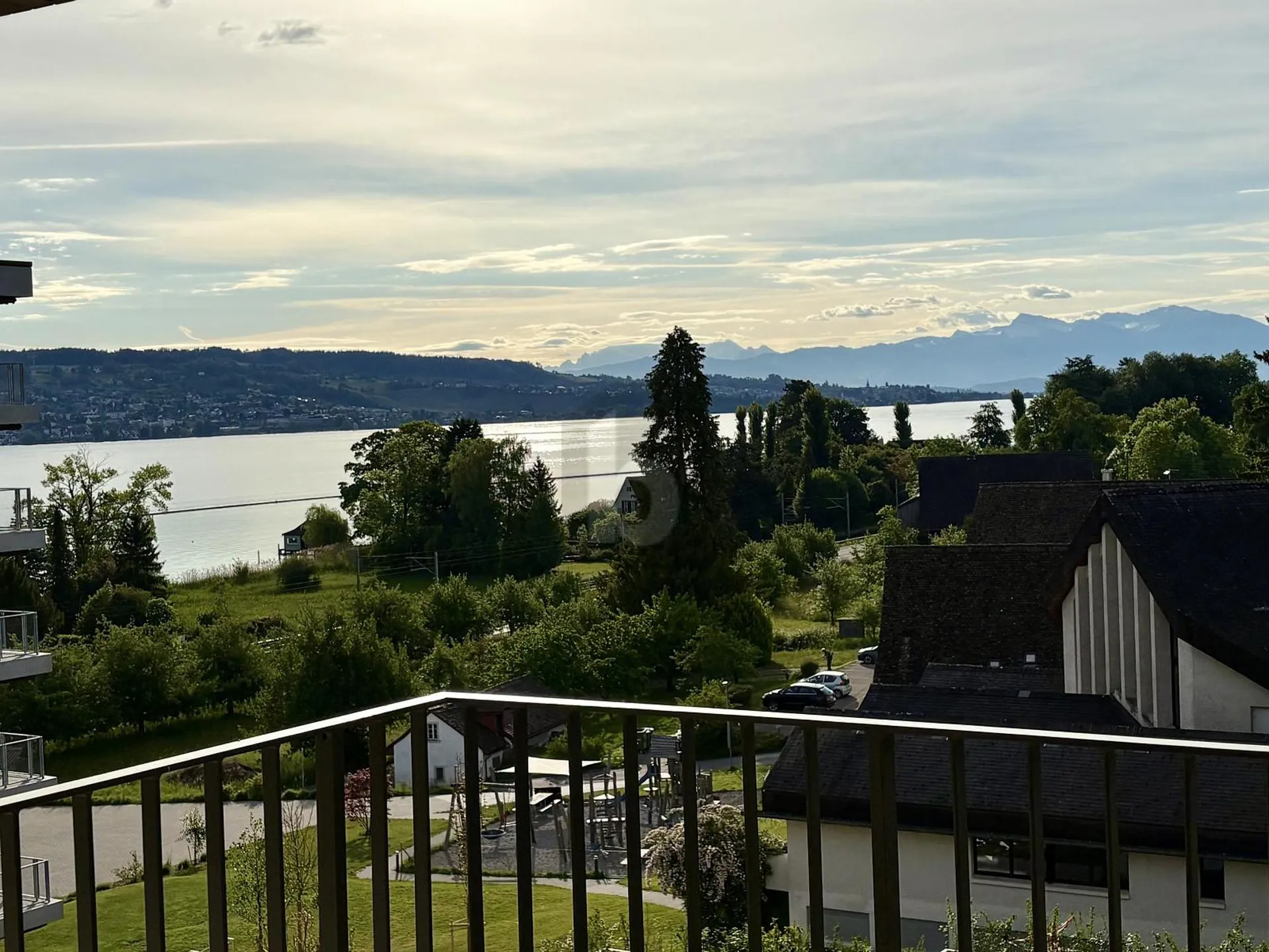 ERSTBEZUG, NATURNAH MIT SEESICHT