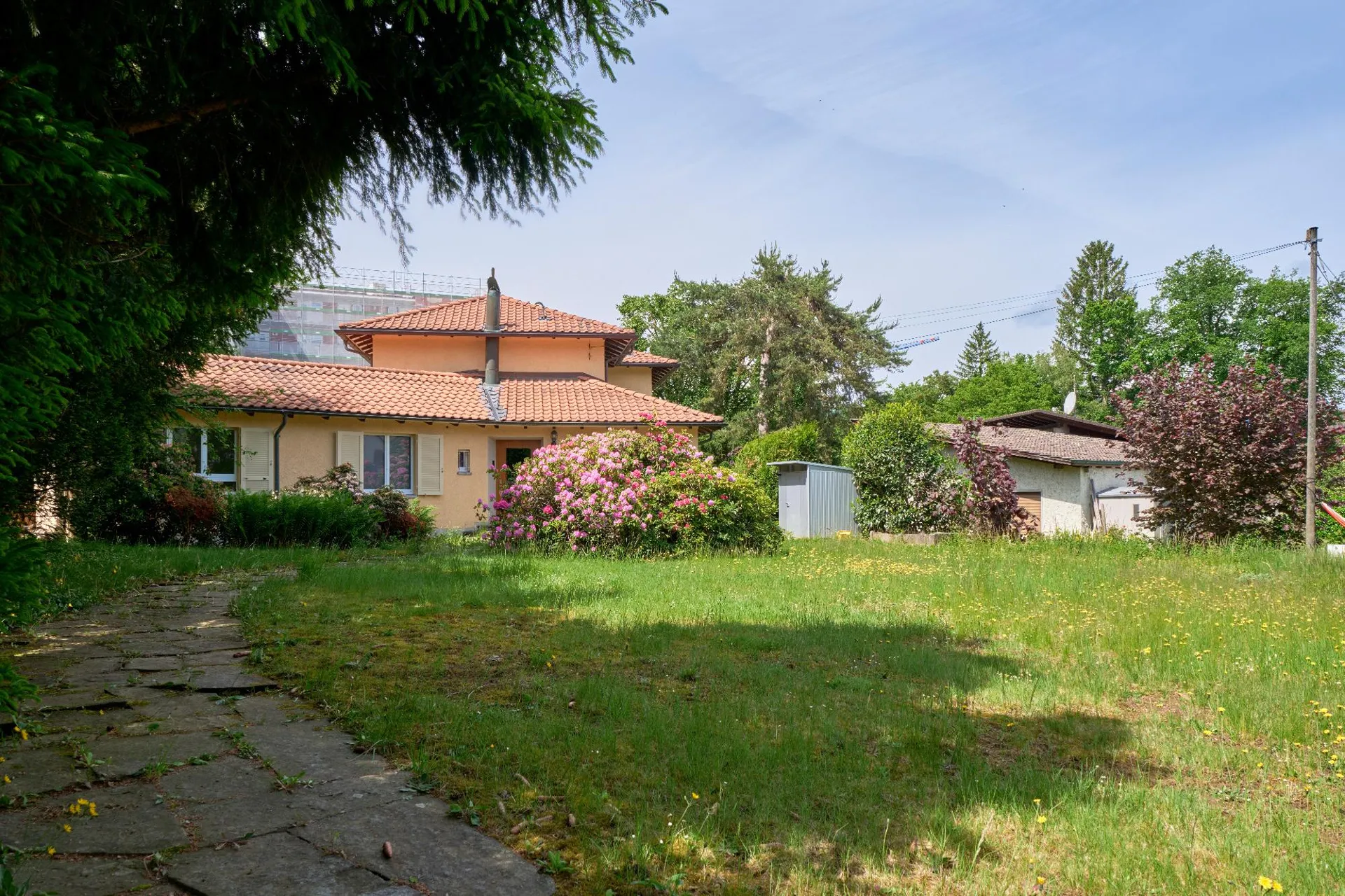 Charmante 2.5-Zimmerwohnung mit grossem Garten