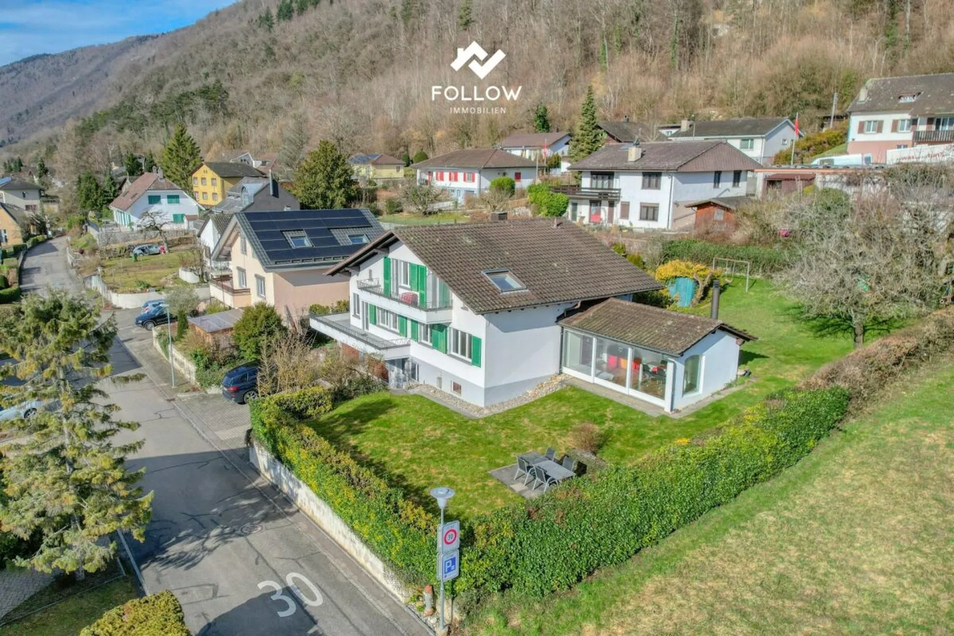 Habiter avec une vue panoramique, maison à deux familles dans un emplacement idéal en pente