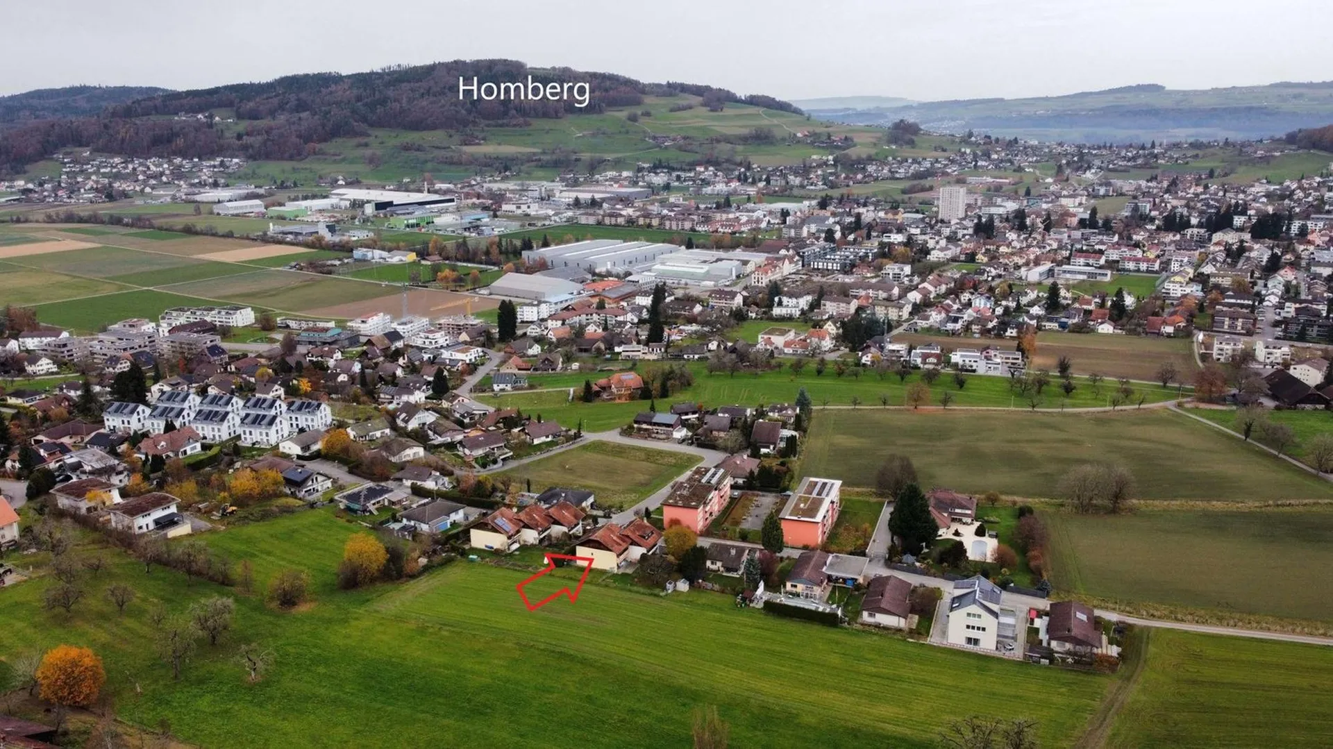 Doppel-Einfamilienhaus  mit grossem Garten an ruhiger Aussichtslage.