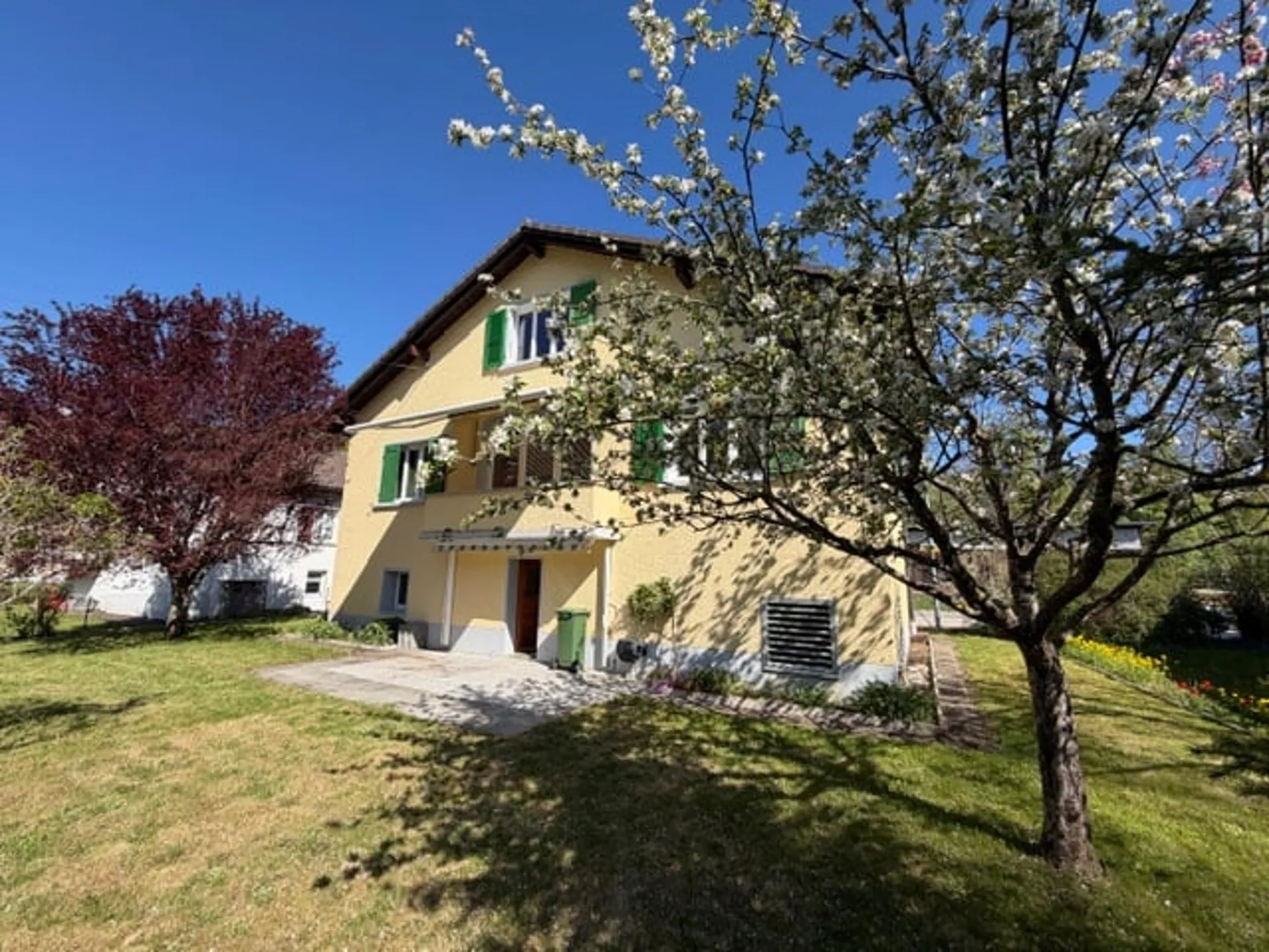 2114 Fleurier/NE Vente d'une belle villa rénovée 6 pièces et 3 garages