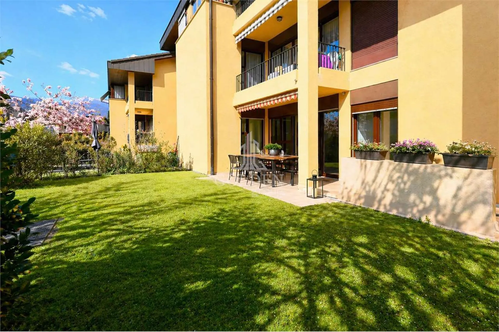 4.5 Locali Ristrutturato con Ampio Giardino Privato a Cureglia