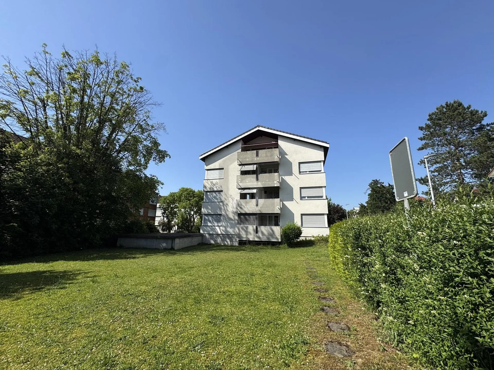VIEL PRIVATSPHÄRE, ESTRICH & AUSSENSTELLPLATZ
