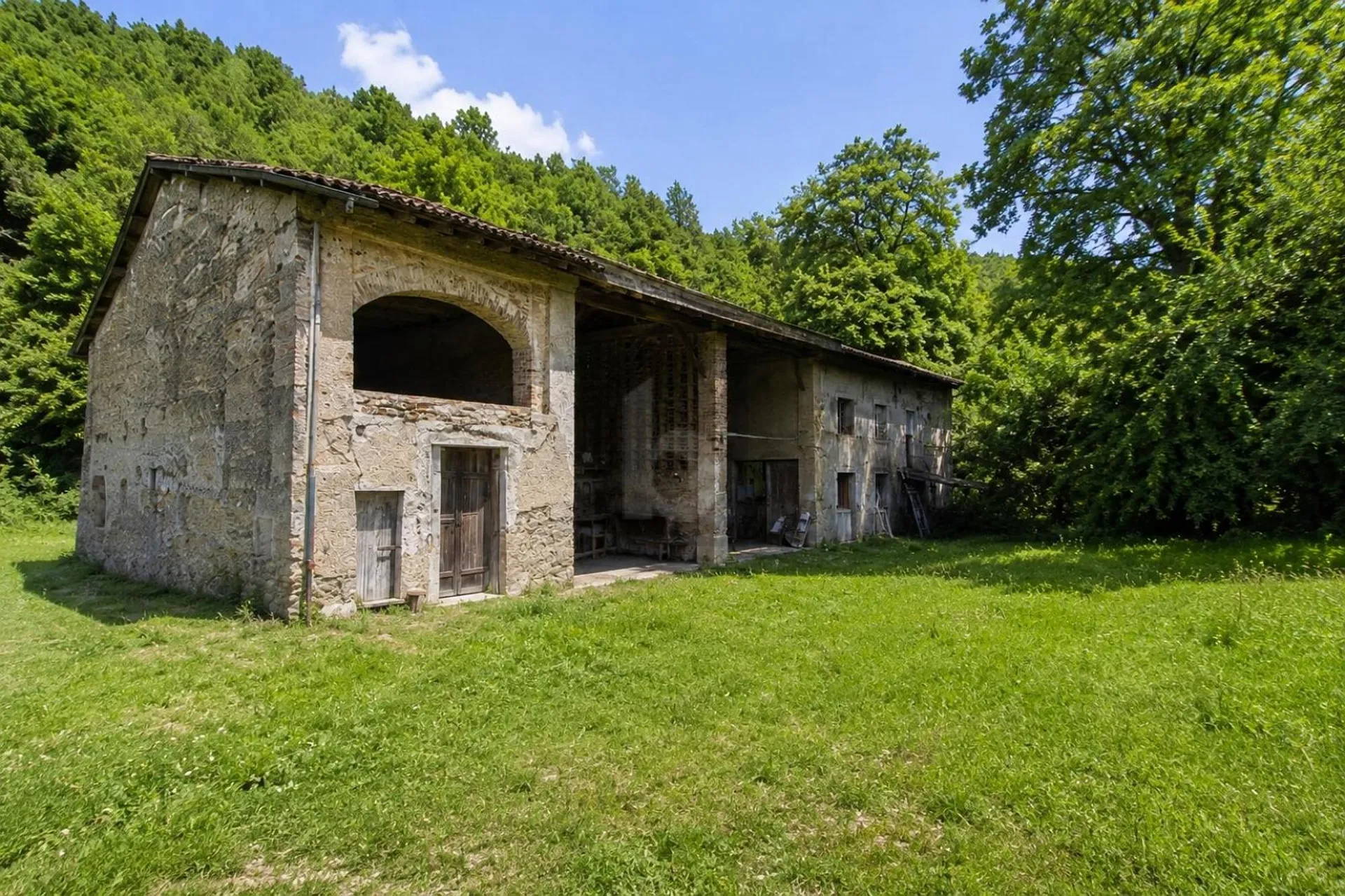TRA LA NATURA E TRANQUILLITA, DA RISTRUTTURARE