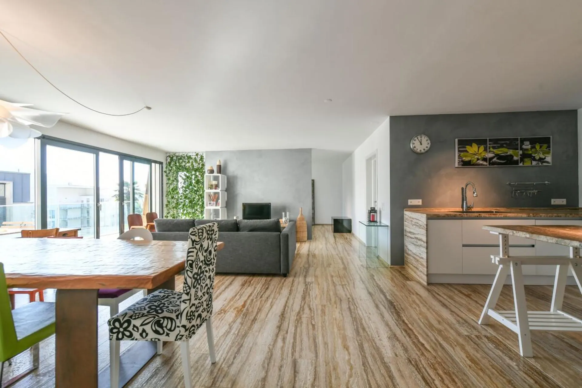 Sehr schöne und moderne 3.5 Zi-Wohnung mit teilweise See Sicht
