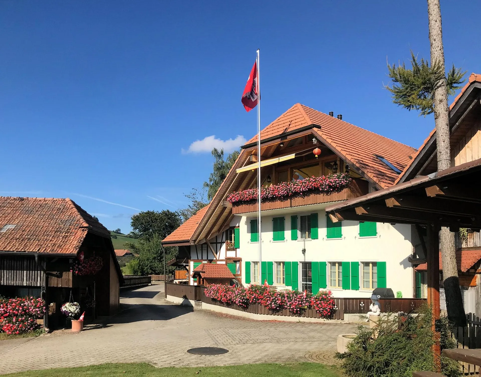 Exklusive 6.5-Zimmer-Wohnung in idyllischem Bauernhaus in Utzigen zu vermieten