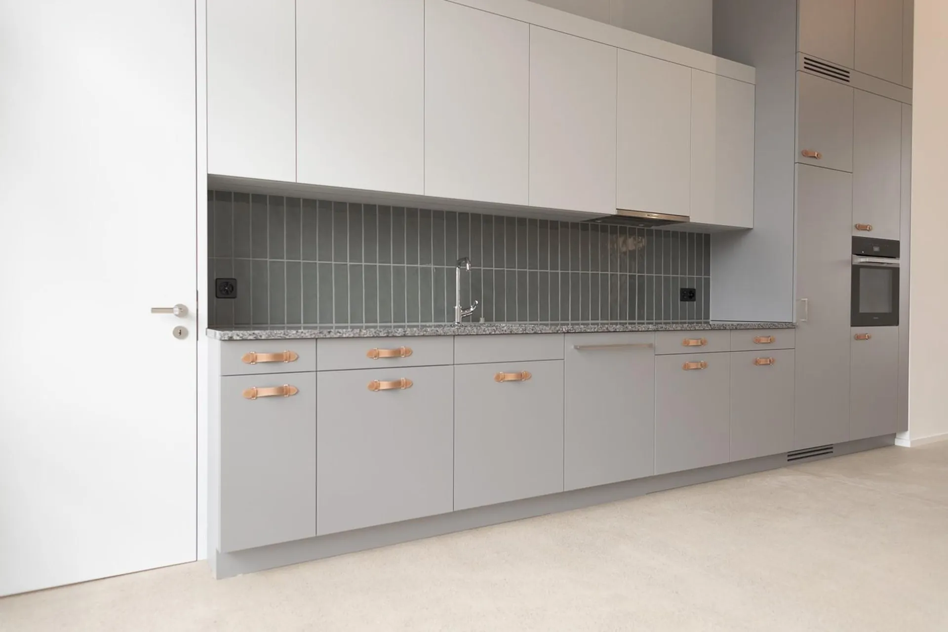 Zweitbezug: moderne 4.5 Zimmer- Wohnung im Eigentumsstandard am Wasser mit Sicht ins Grüne
