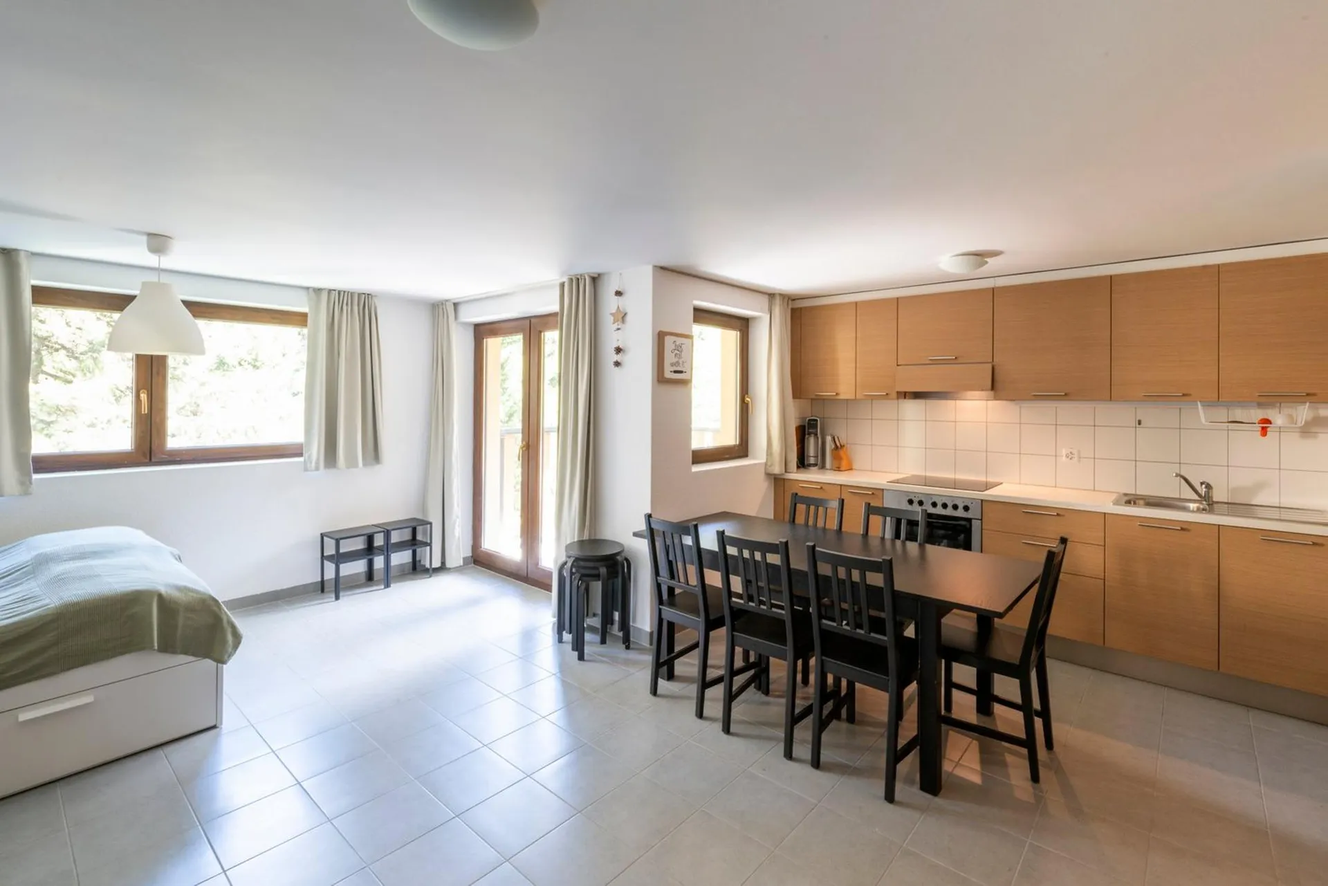 San Bernardino, spacious studio – Available immediately
