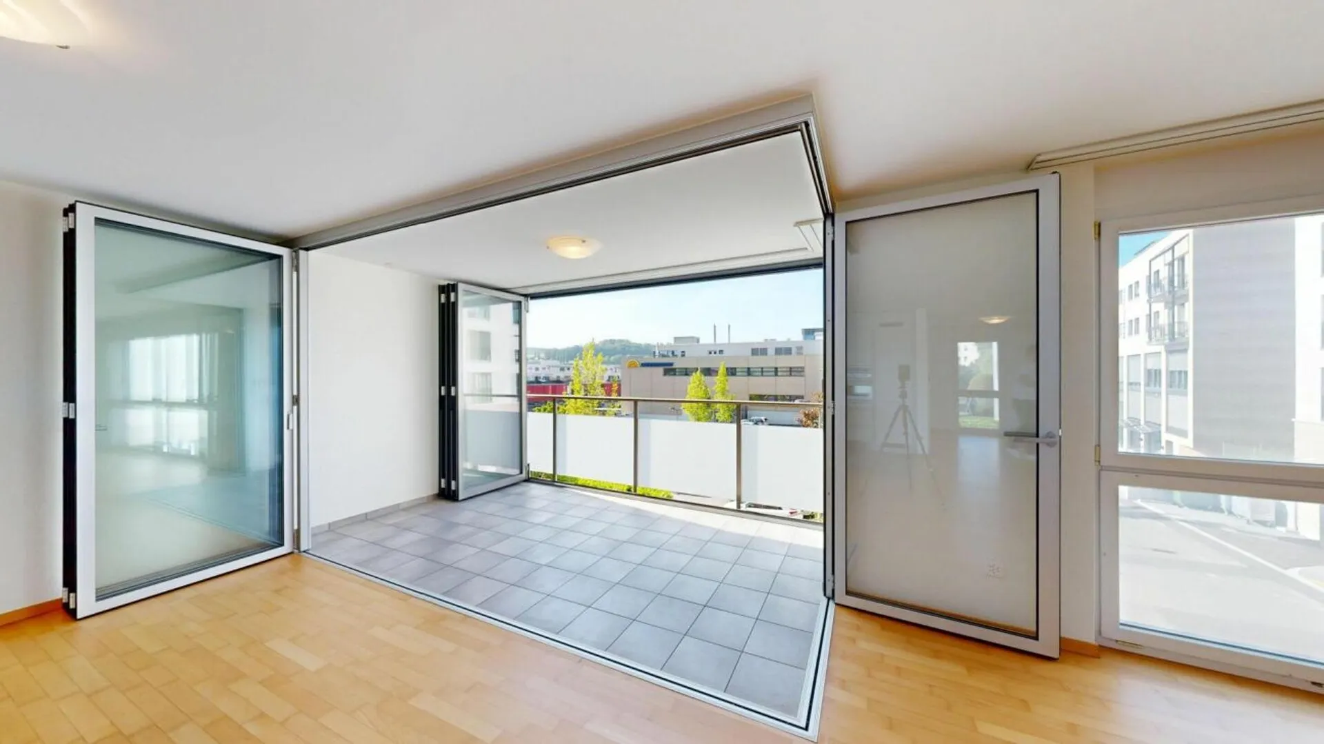 Zentral wohnen in Bülach: Hochwertige 4.5 Zimmerwohnung, 145m2, mit beheizter Loggia