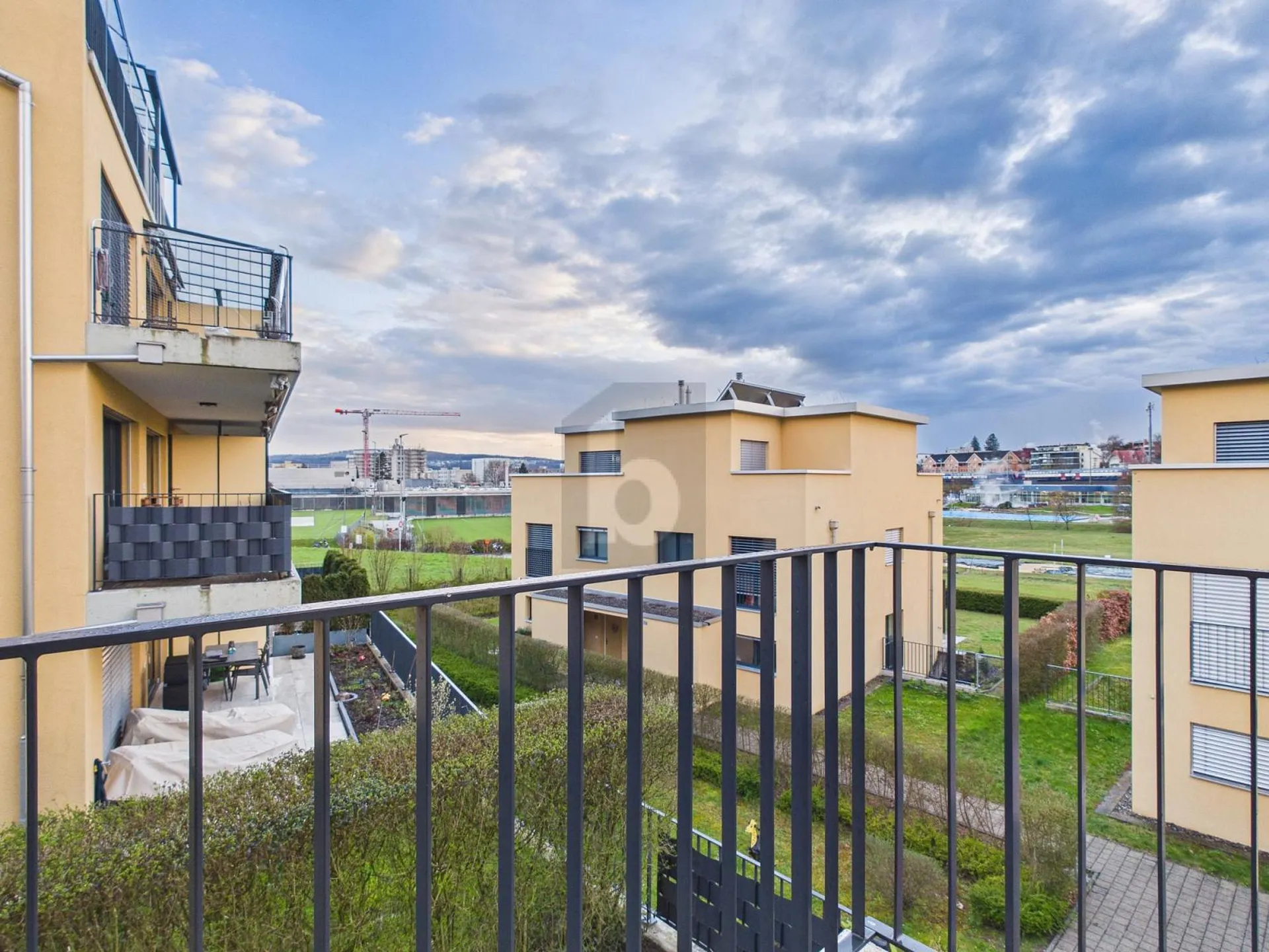 SPACIOUS TERRACE WITH A VIEW OF THE GREEN