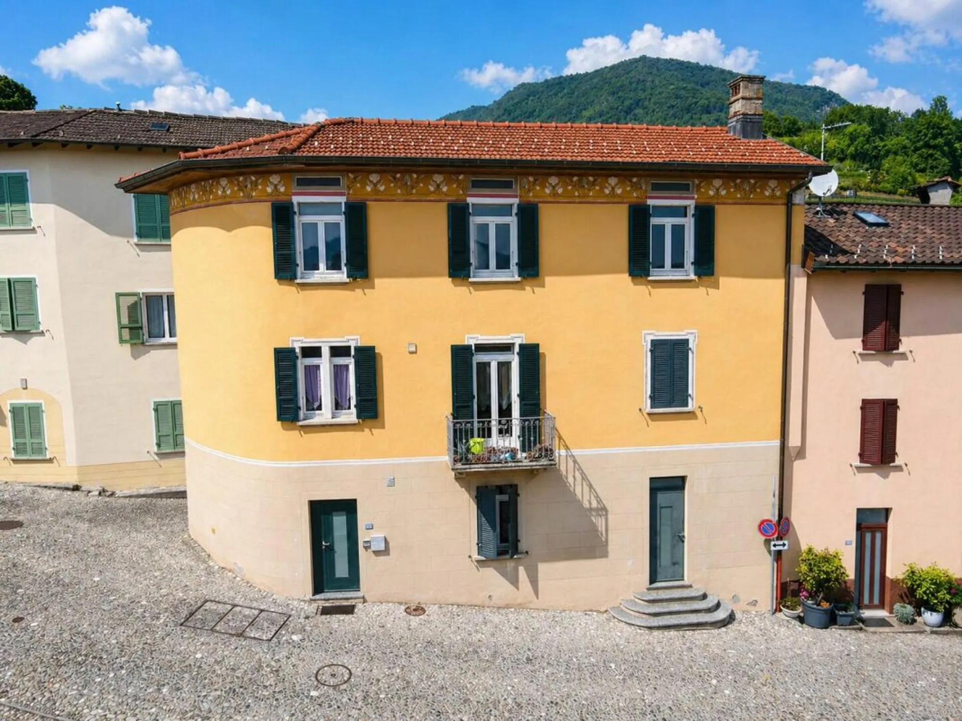 Stabile residenziale-commerciale con grande potenziale di sviluppo