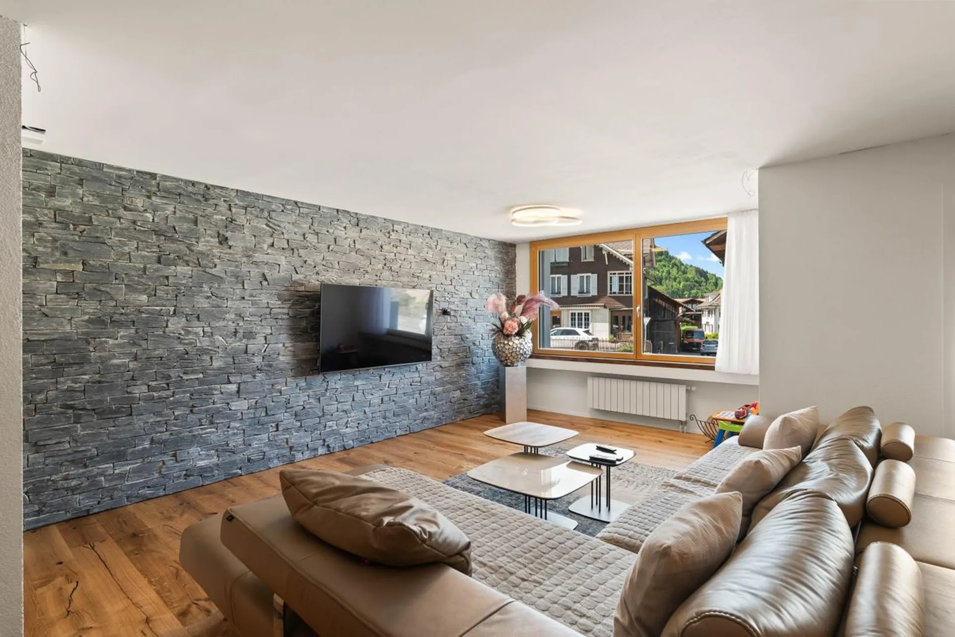 Appartamento di 4,5 locali ristrutturato con 135 m² di spazio abitativo