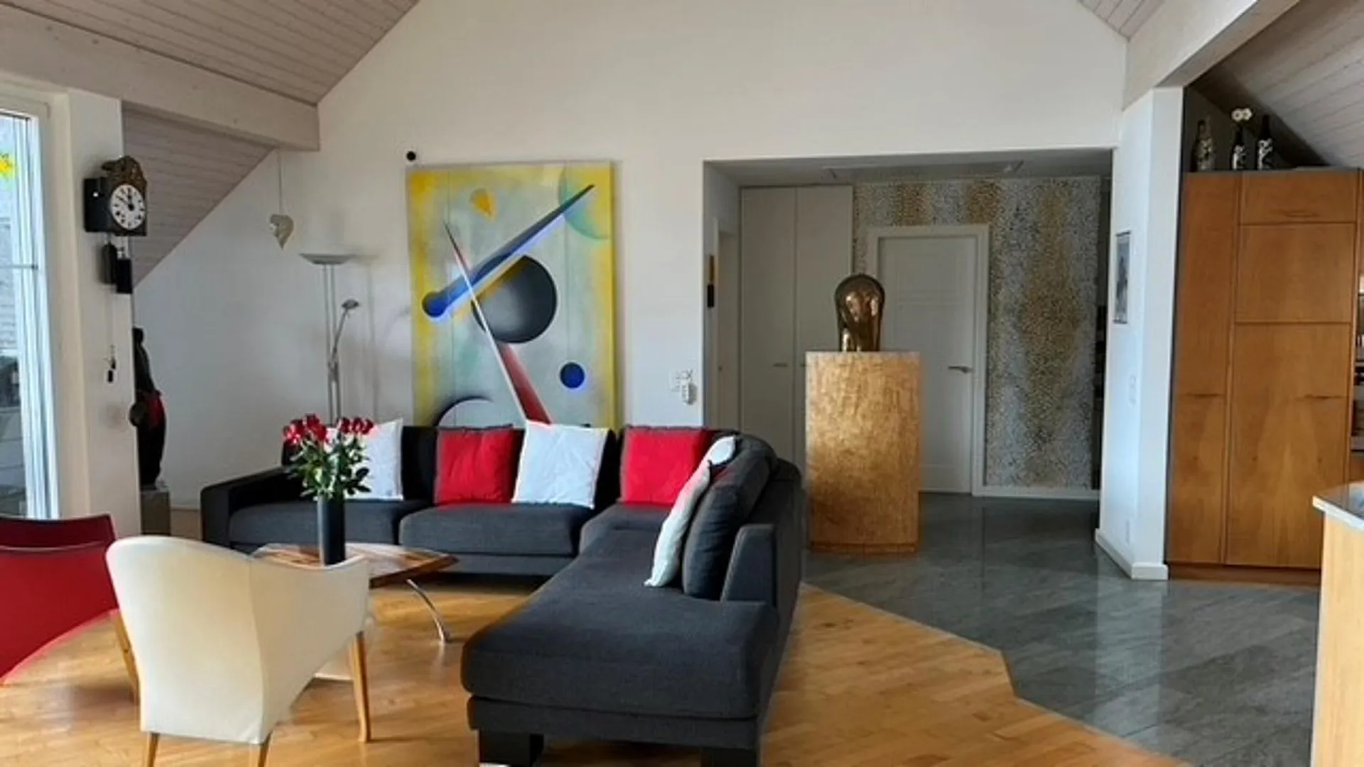 Grosszügige 4-Zimmer-Dachwohnung zur Miete in Stäfa