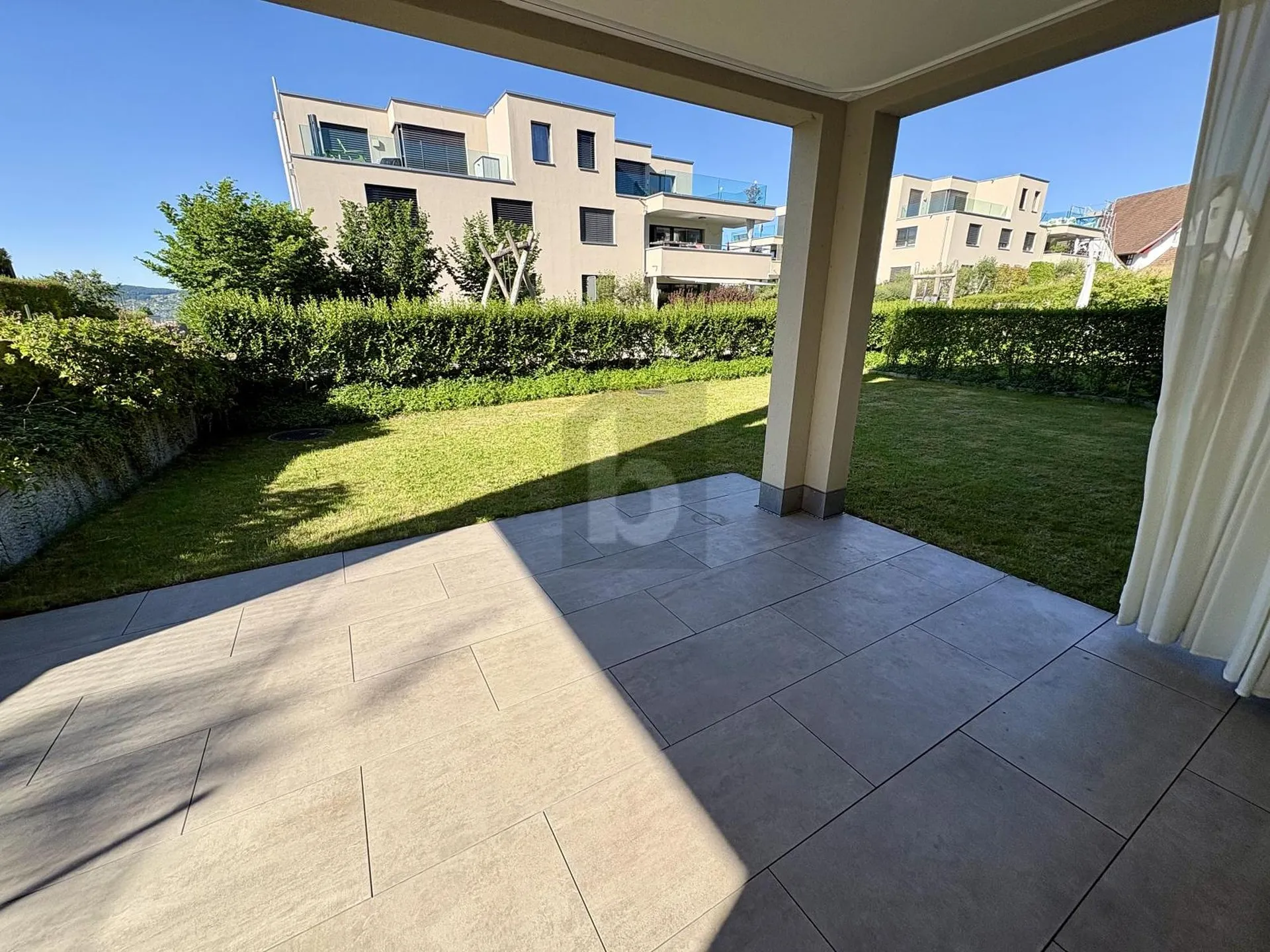 NATURNAH MIT GARTEN UND SITZPLATZ