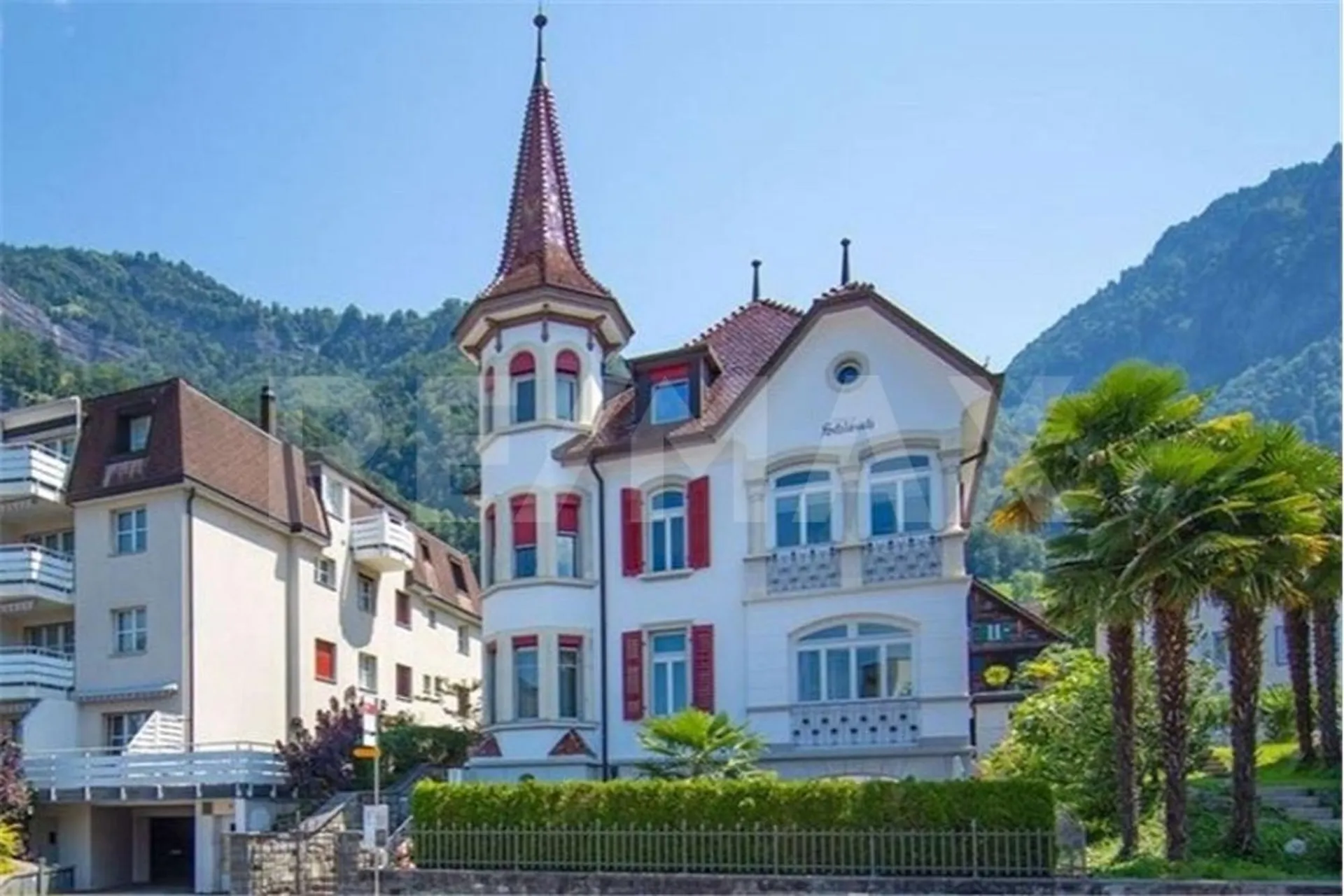 Zu vermieten eine charmante 3.5-Zimmer-Dachwohnung im Schlössli in Vitznau