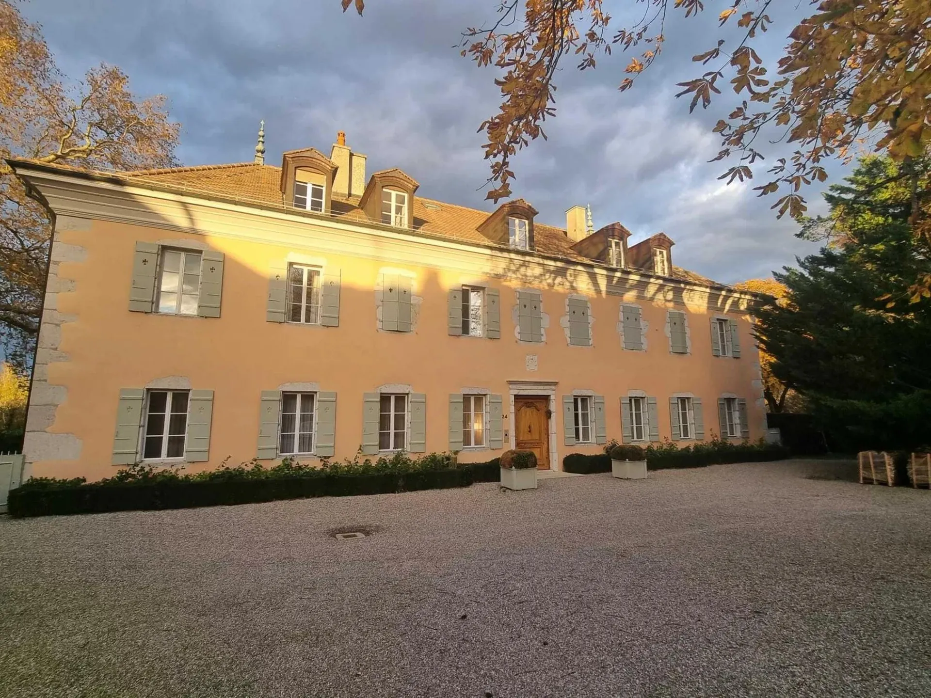 Elegantes 6-Zimmer-Apartment im Schloss Veyrier
