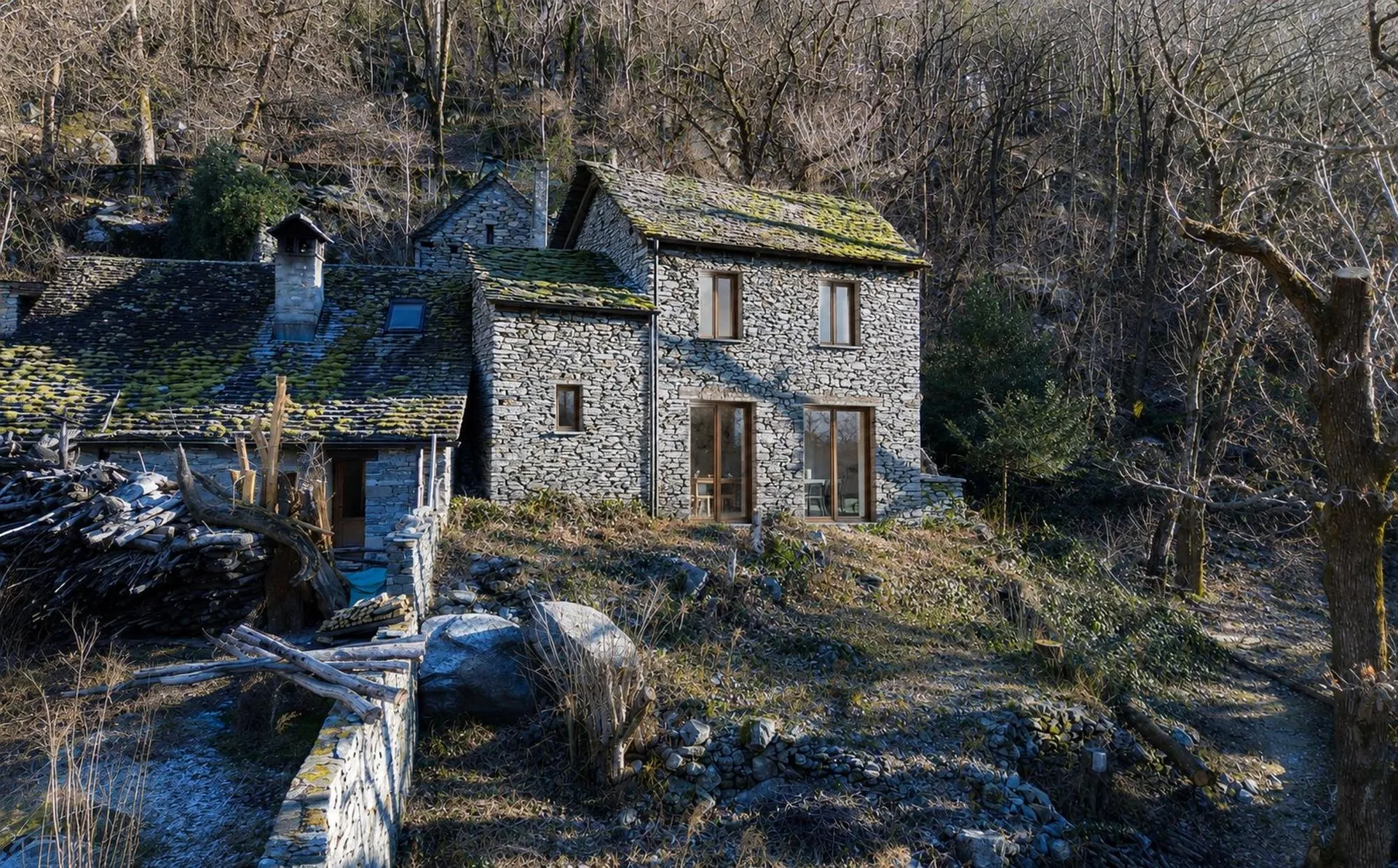Rustico mit Blick über das Maggiatal – Ein authentisches Tessiner Refugium mit großem Potenzial
