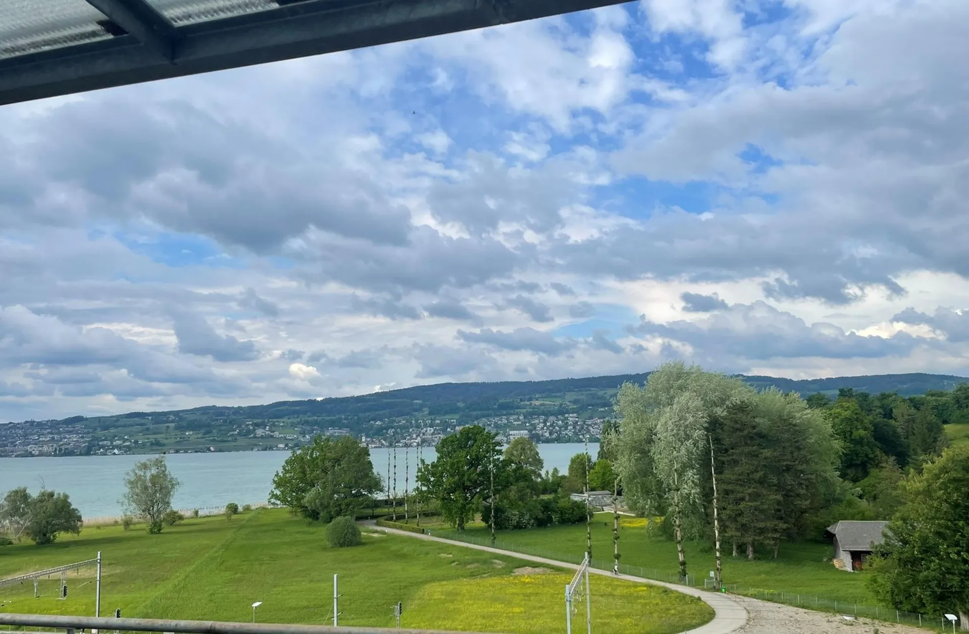 Sonnige Wohnung mit Terrasse und Seesicht