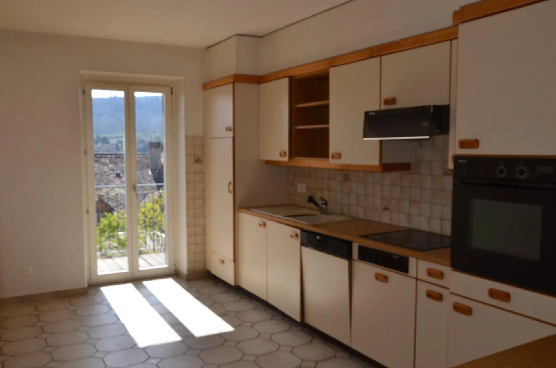 A louer spacieux appartement de 3 pièces avec cheminée à Avenches