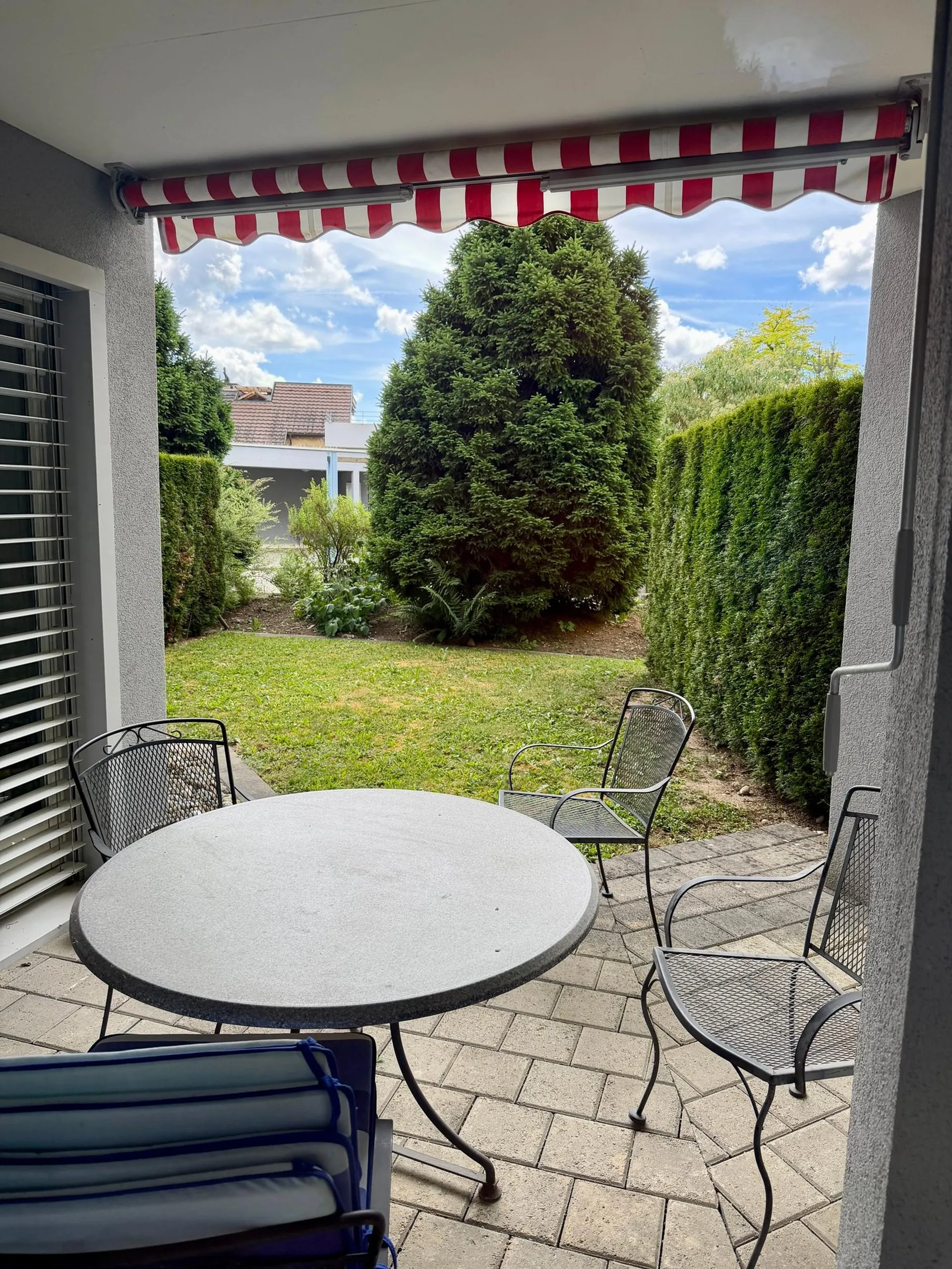 grosszügige komfortable 3.5-Zimmer-Gartenwohnung an ruhiger Lage in Neualtwil