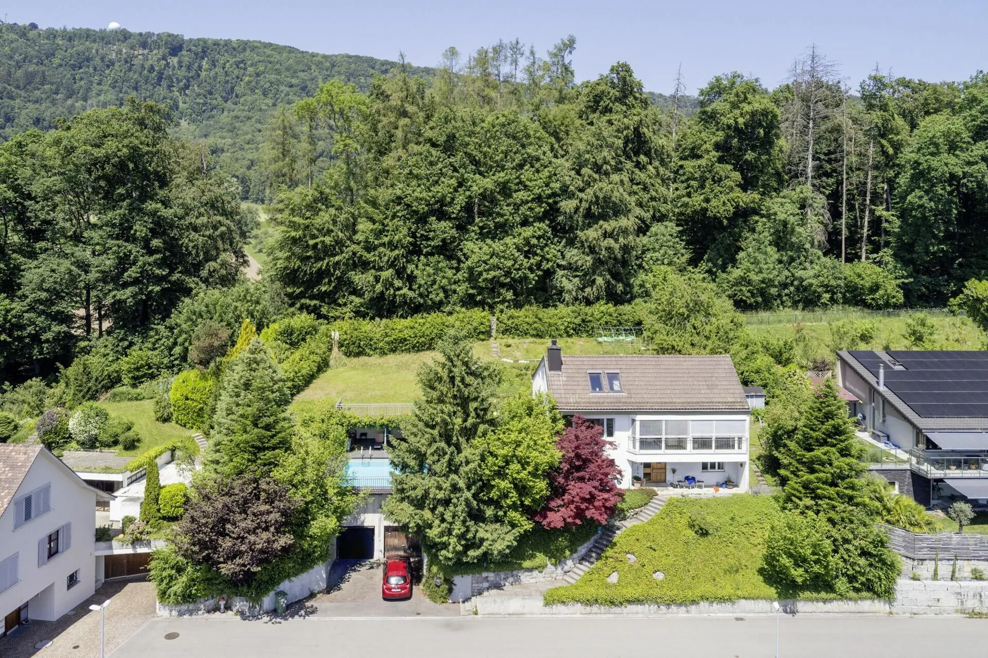 Einfamilienhaus mit Swimming Pool und Weitsicht am Waldrand