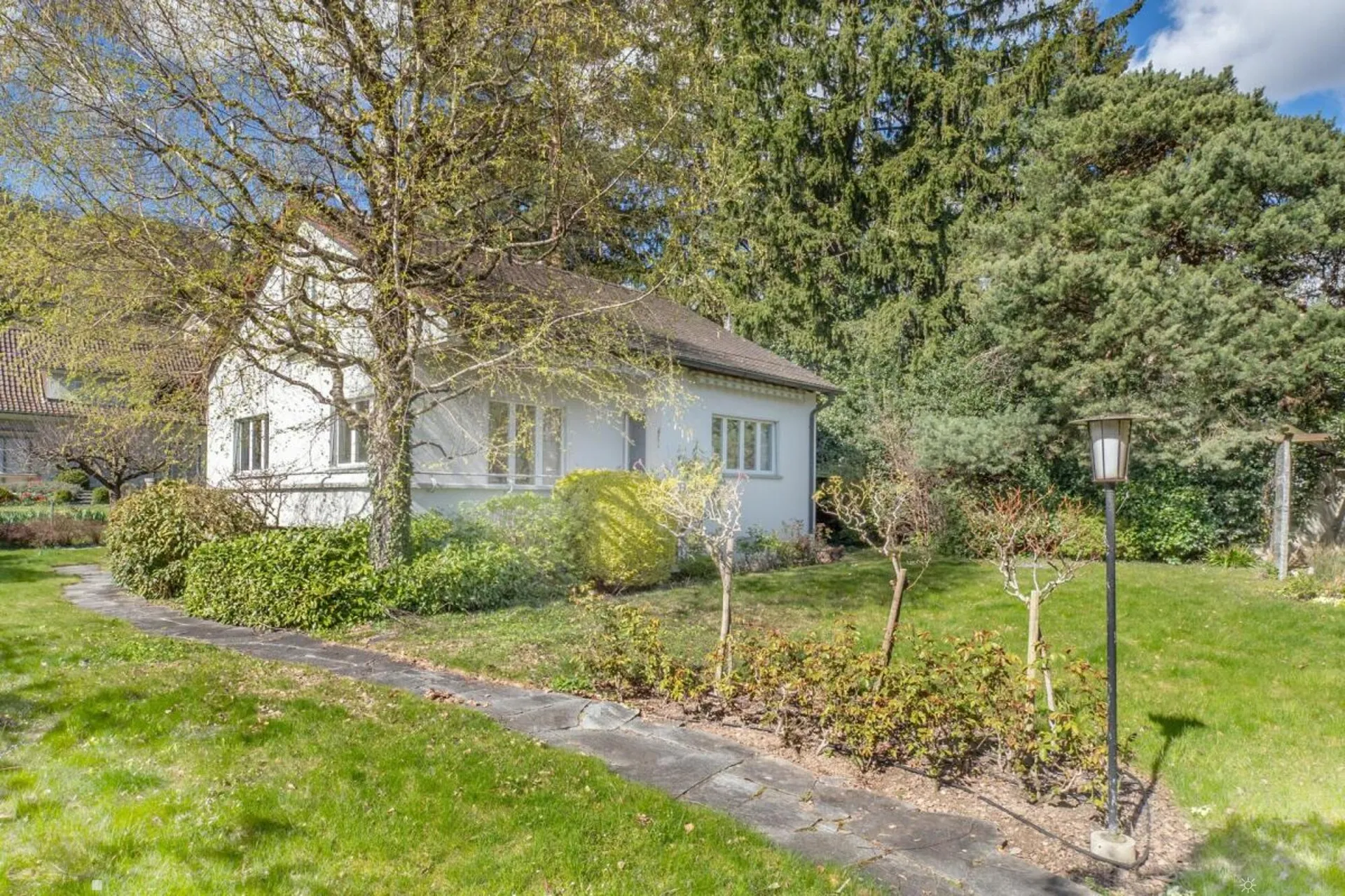 Fehr Immobilien - Freistehendes 4½-Zi.-Einfamilienhaus