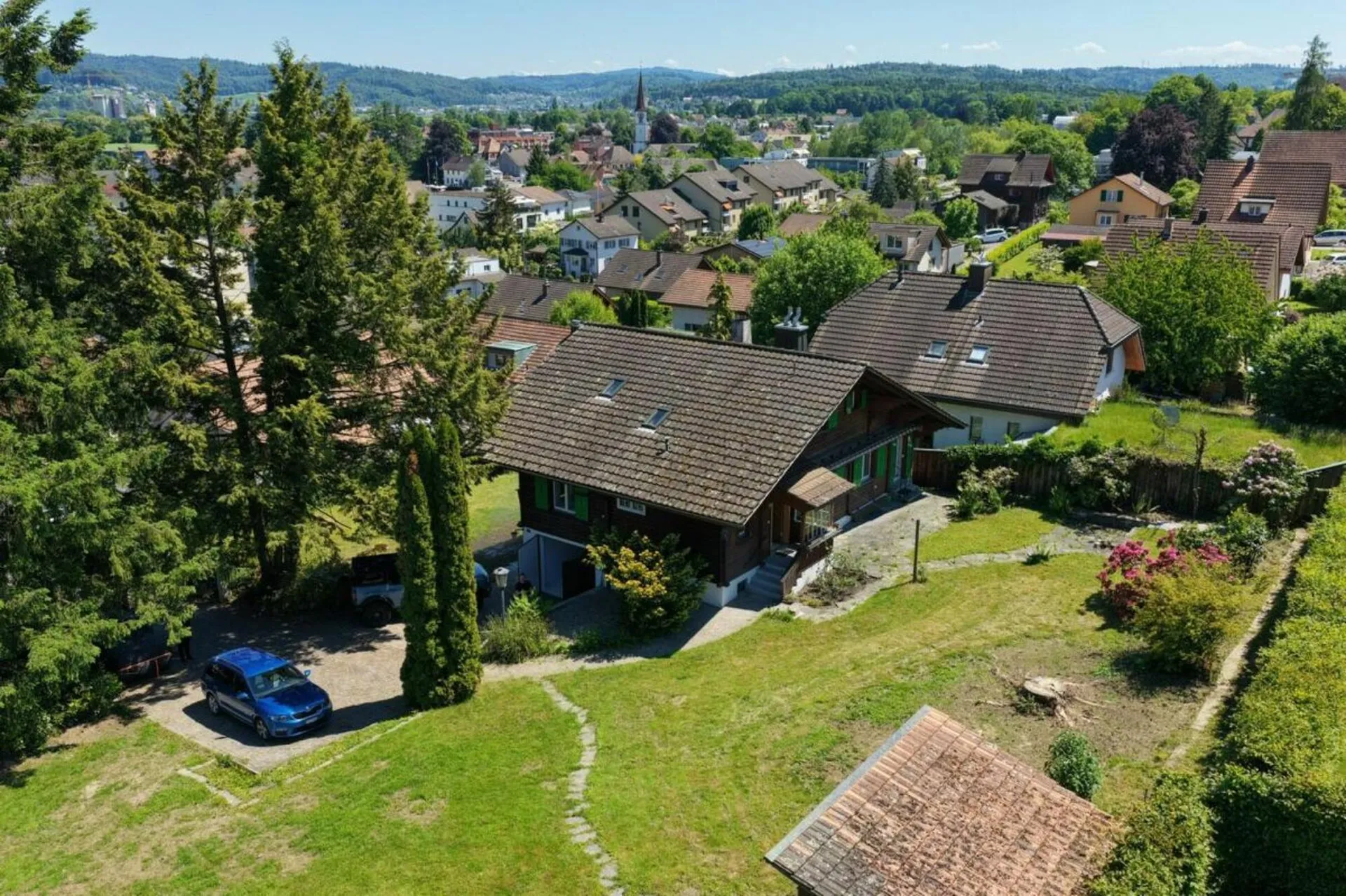 CHALET MIT CHARME, VIEL LAND UND GROSSEM POTENZIAL