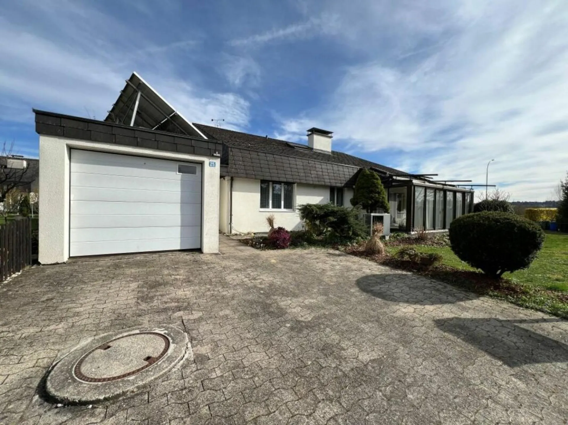EFH mit Einliegerwohnung, Wintergarten und Garage in Oberglatt