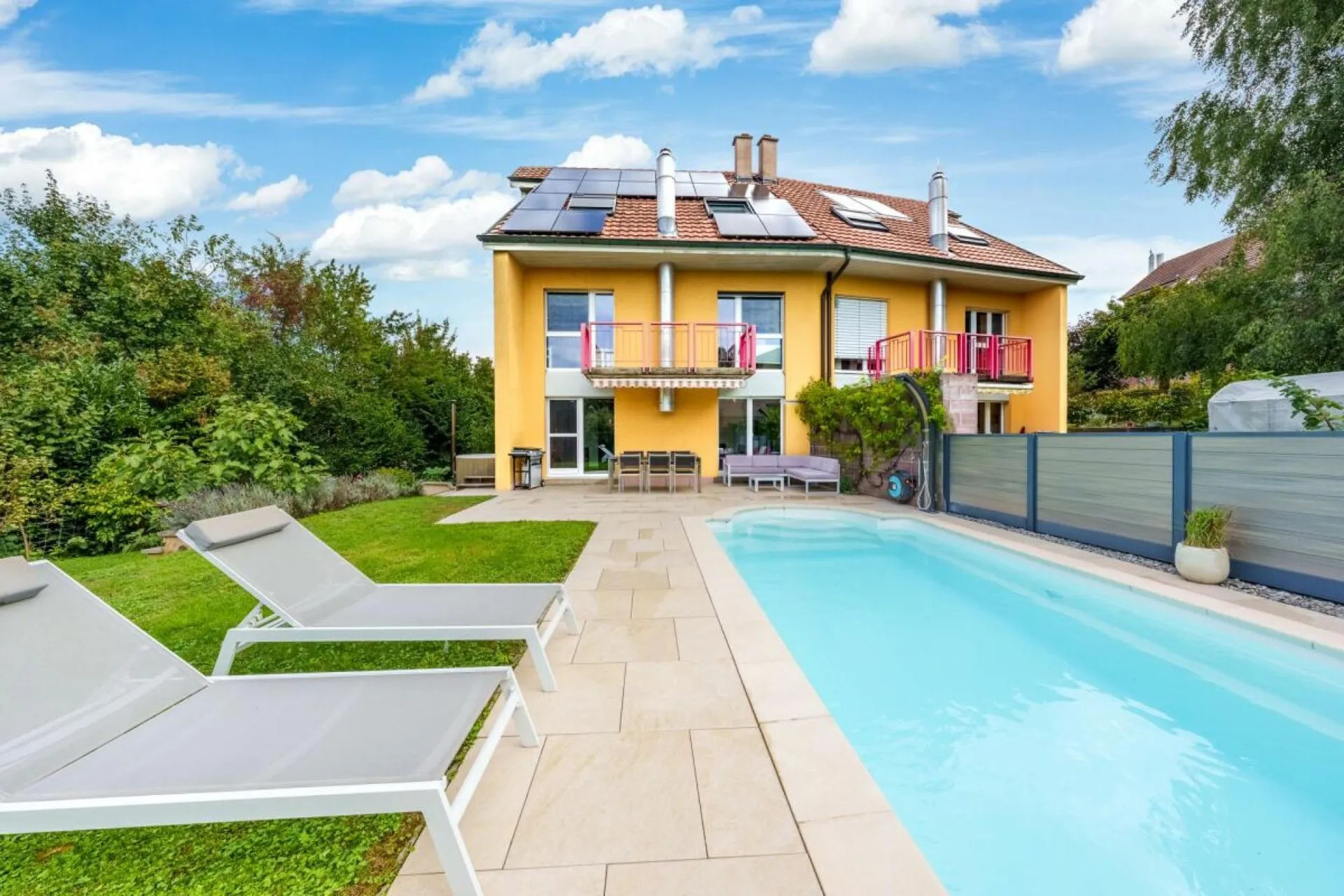 Villa d'architecte de 7.5 pièces avec piscine chauffée et jacuzzi